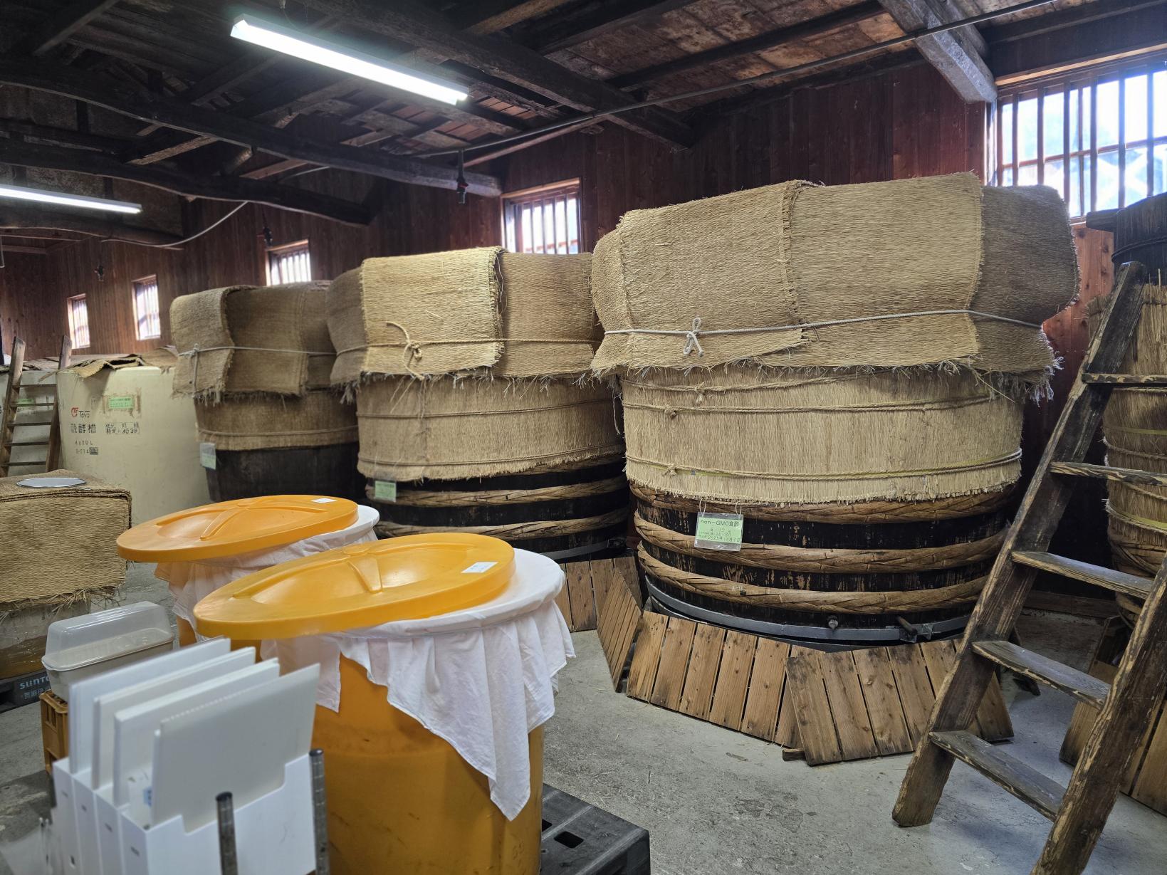 蔵の中に広がる、芳醇な「発酵の香り」-0