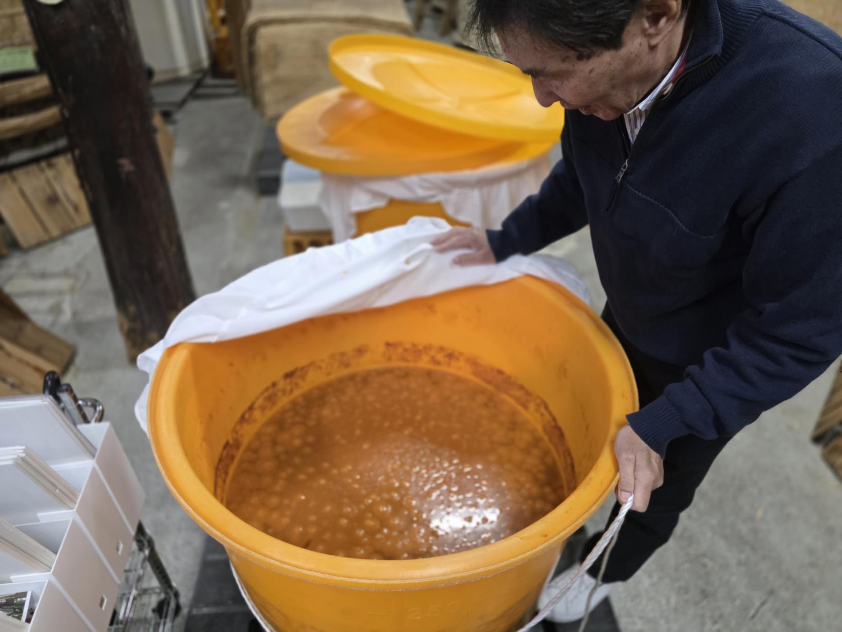 泡立つ「柿酢」。果実もまた、ここで呼吸する-0