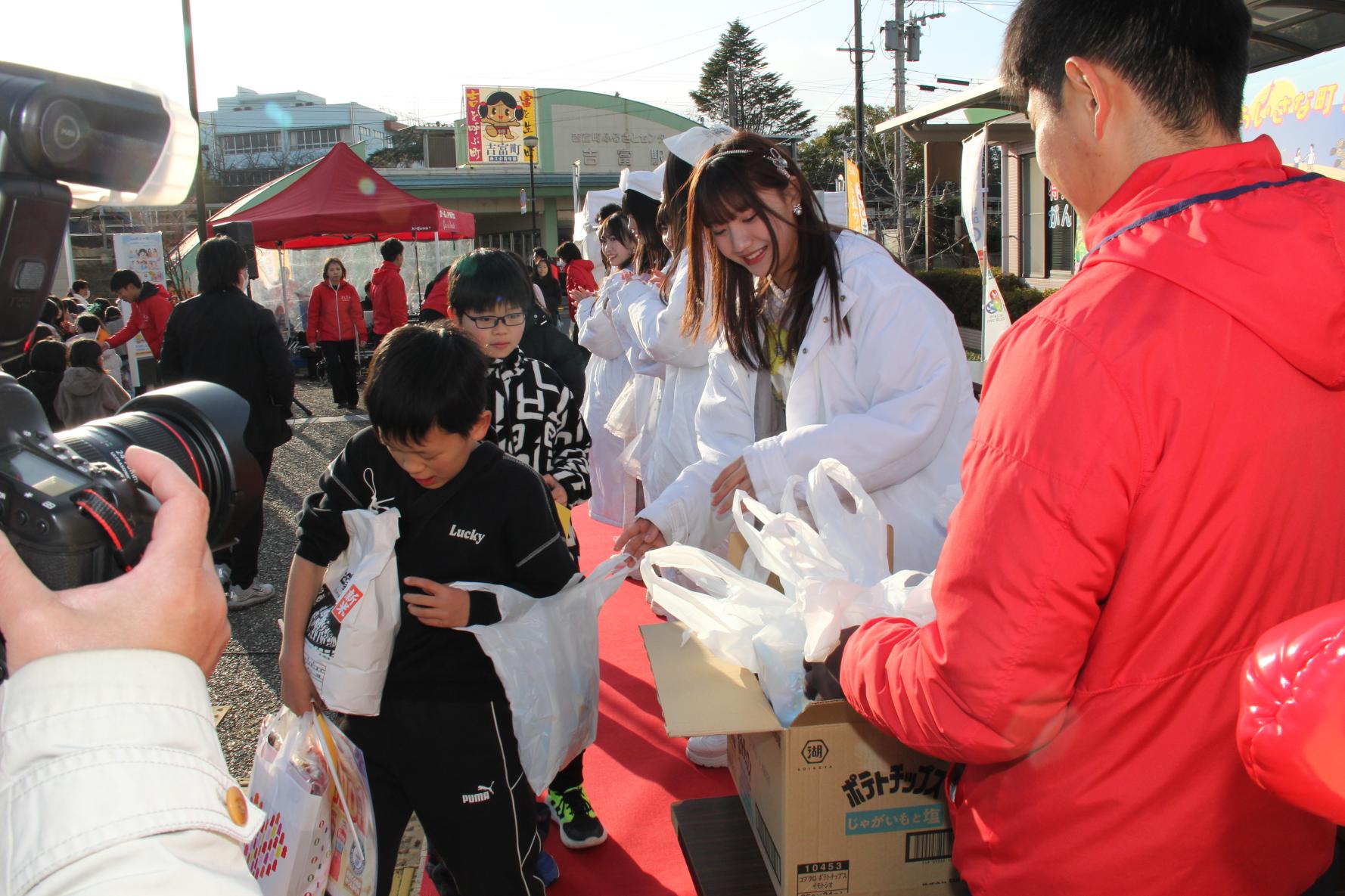 LinQ、吉冨町とのコラボ自販機設置にあたり、お披露目式が行われました！（2026年1月21日）-7