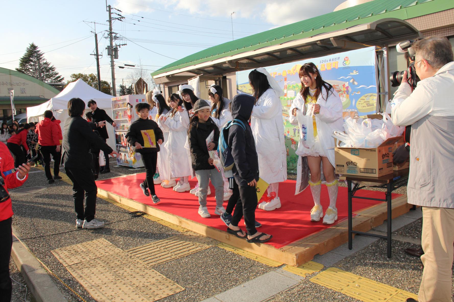 LinQ、吉冨町とのコラボ自販機設置にあたり、お披露目式が行われました！（2026年1月21日）-6