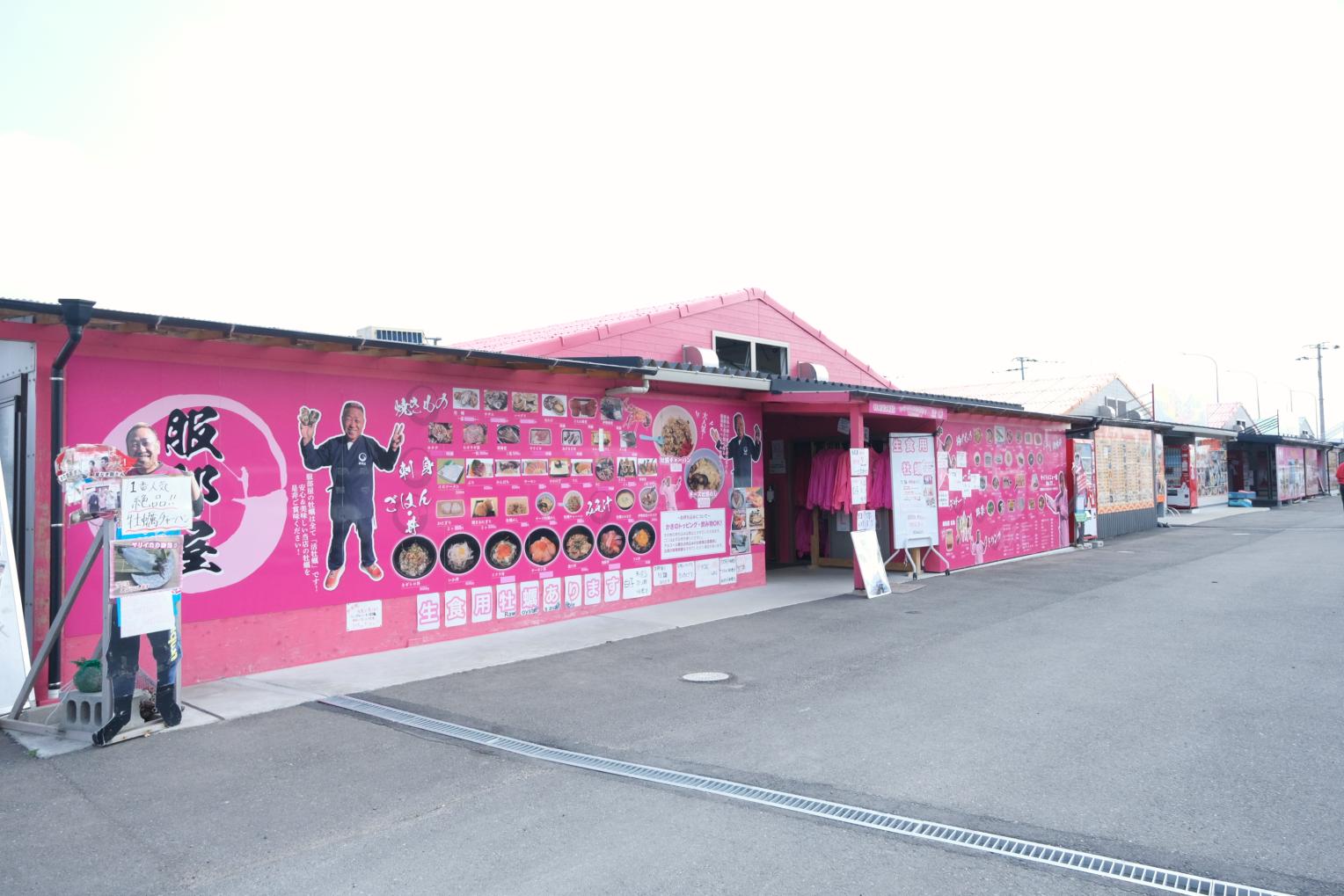 服部屋｜漁師のこだわりが詰まった、活きのいい牡蠣小屋-0