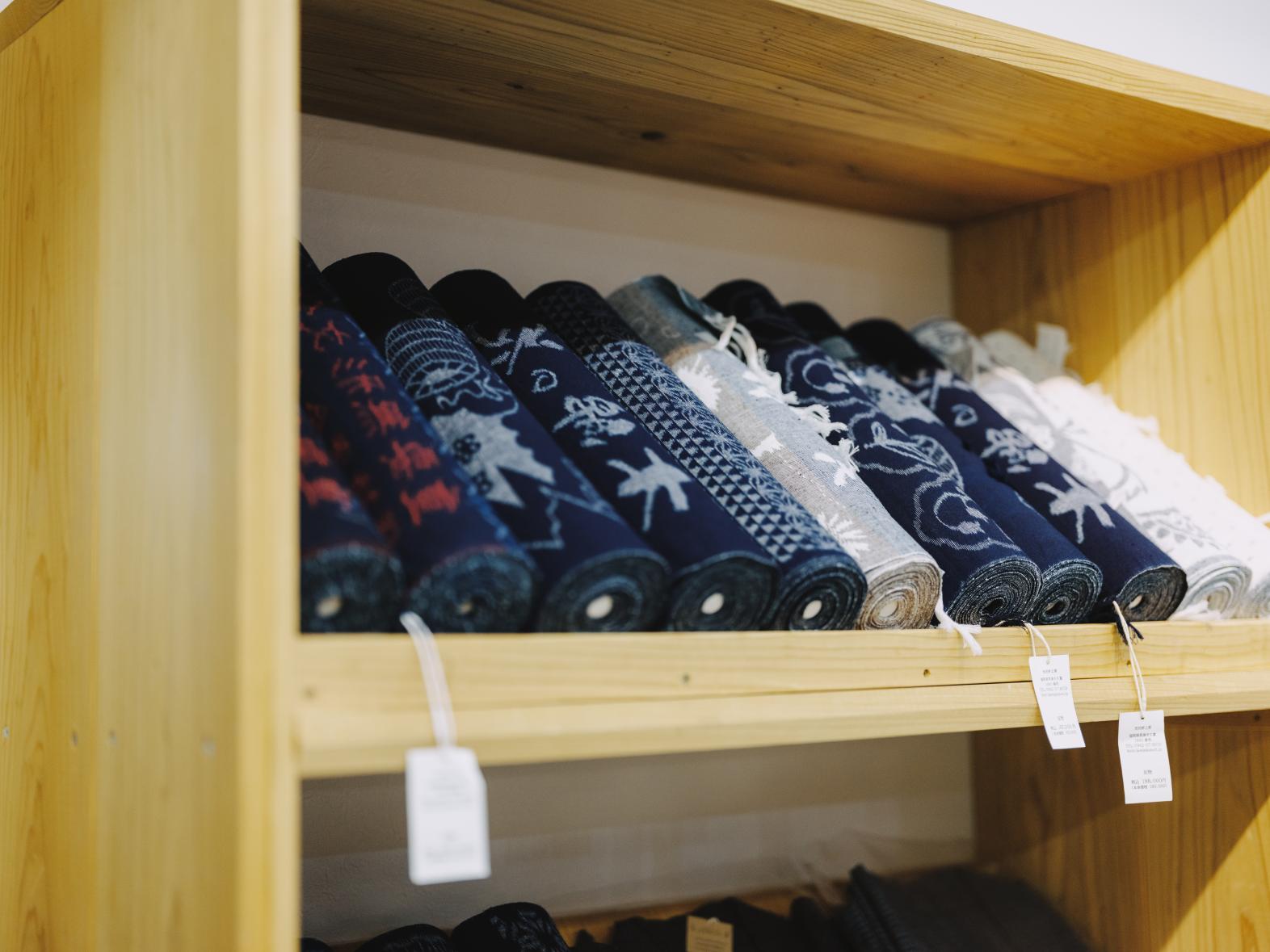 ワードローブに馴染む一着-1