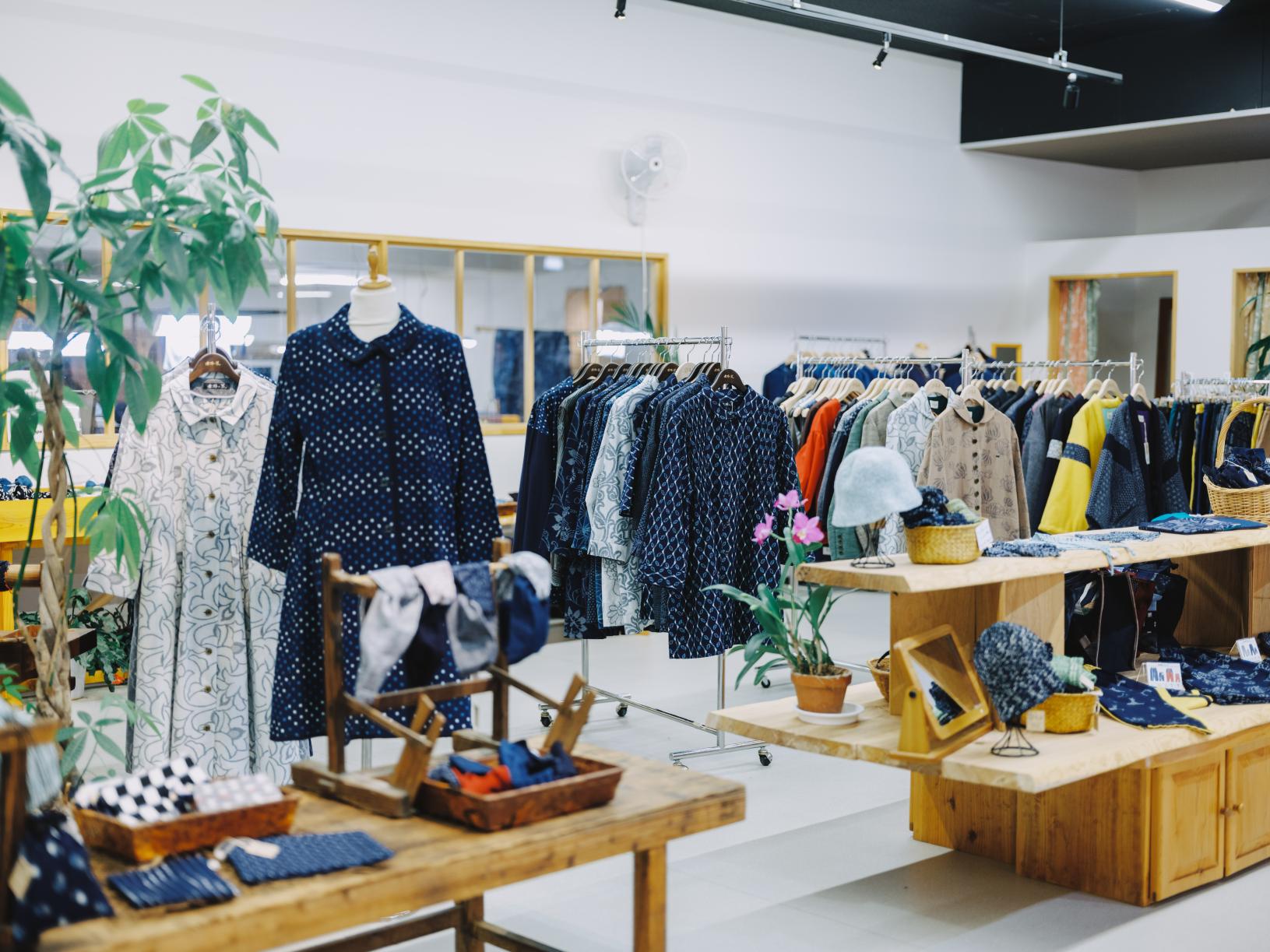 ワードローブに馴染む一着-2