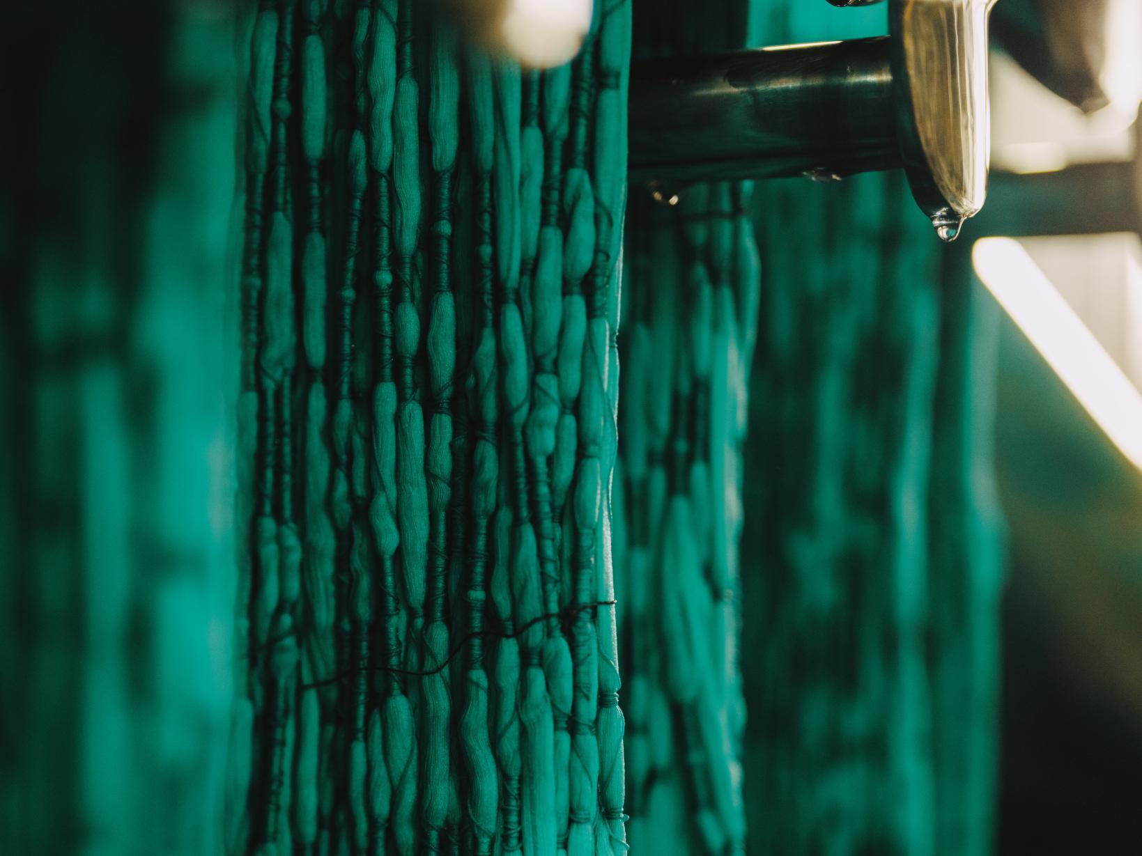 染色から始まる野村織物のものづくり-1