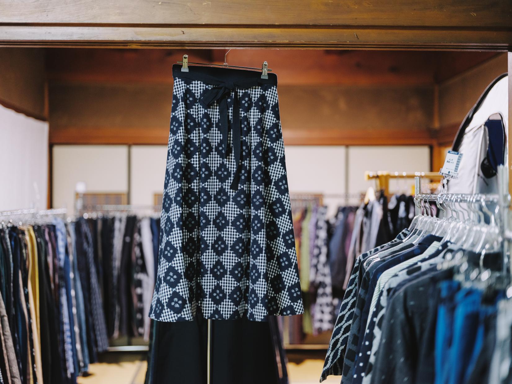 図案と色が生み出す独自の世界観-0