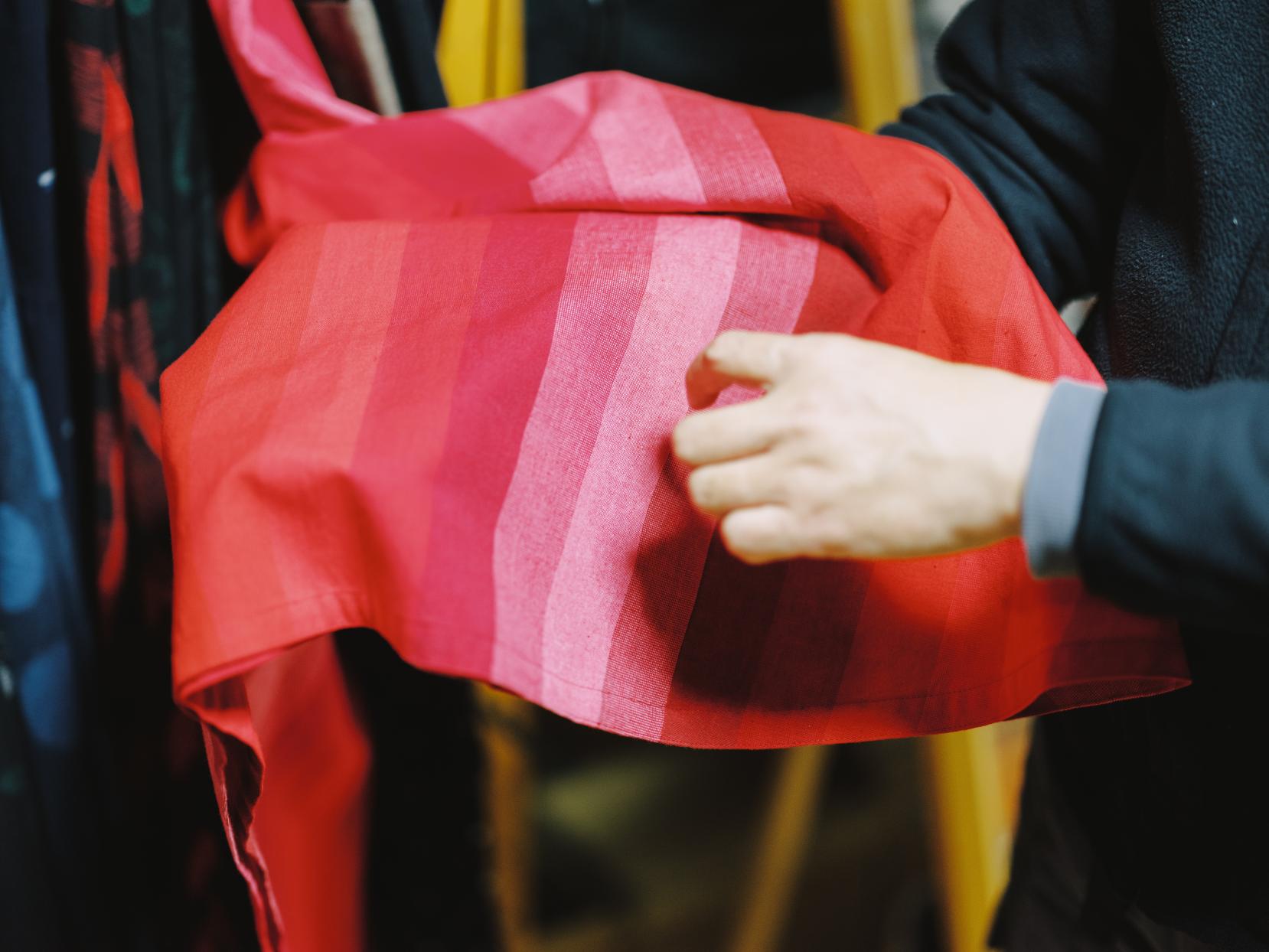 図案と色が生み出す独自の世界観-1