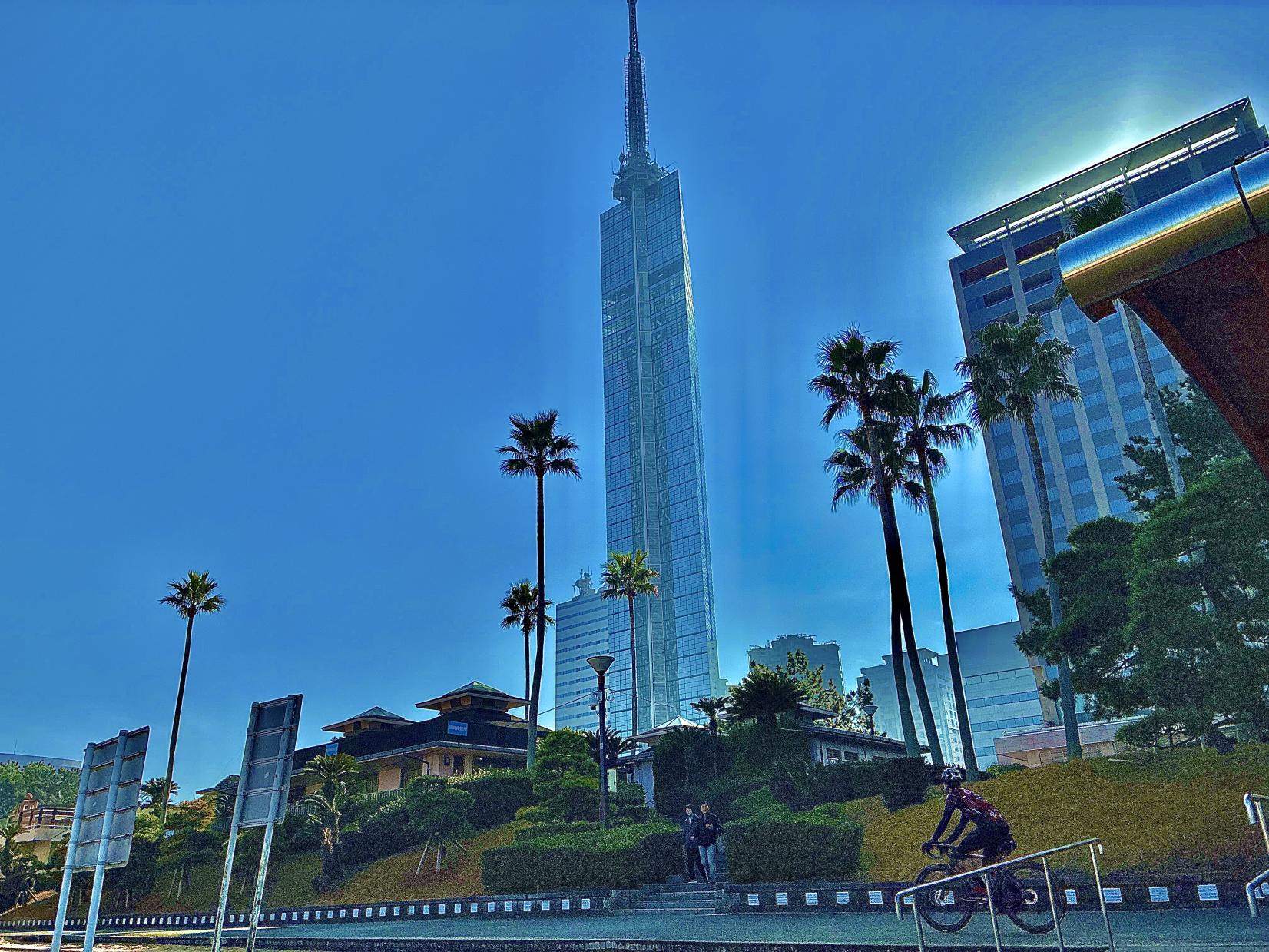 ⑥糸島から市街地へ。百道浜の海辺を走る-1