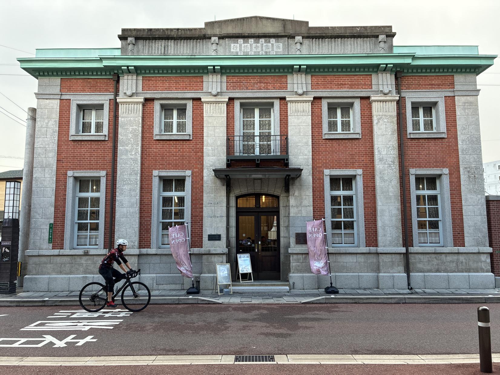 ③ランチ休憩に最適！街並みに映える赤いレンガの行橋赤レンガ館-0