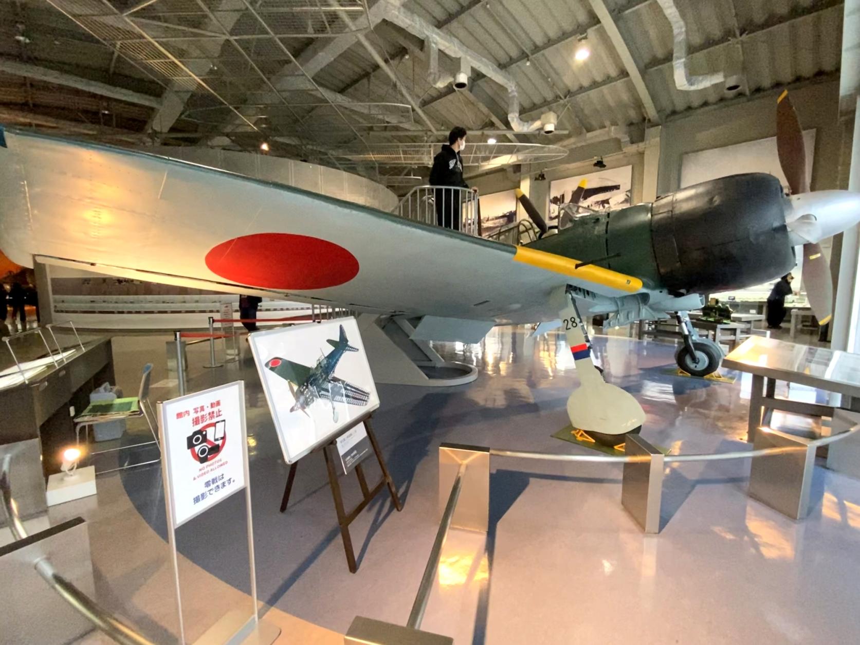 ②戦闘機が迎える甘木鉄道太刀洗駅前-2