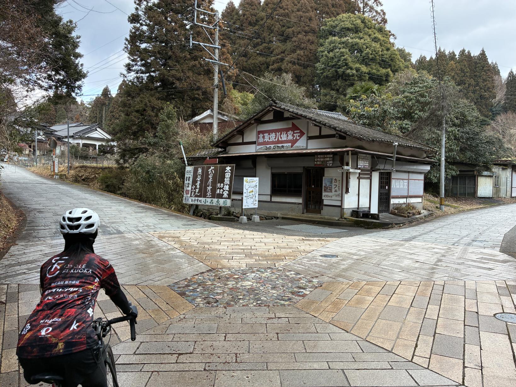 ④坂道の先の伝統工芸。四季折々の表情を見せる小石原焼窯元エリア-0