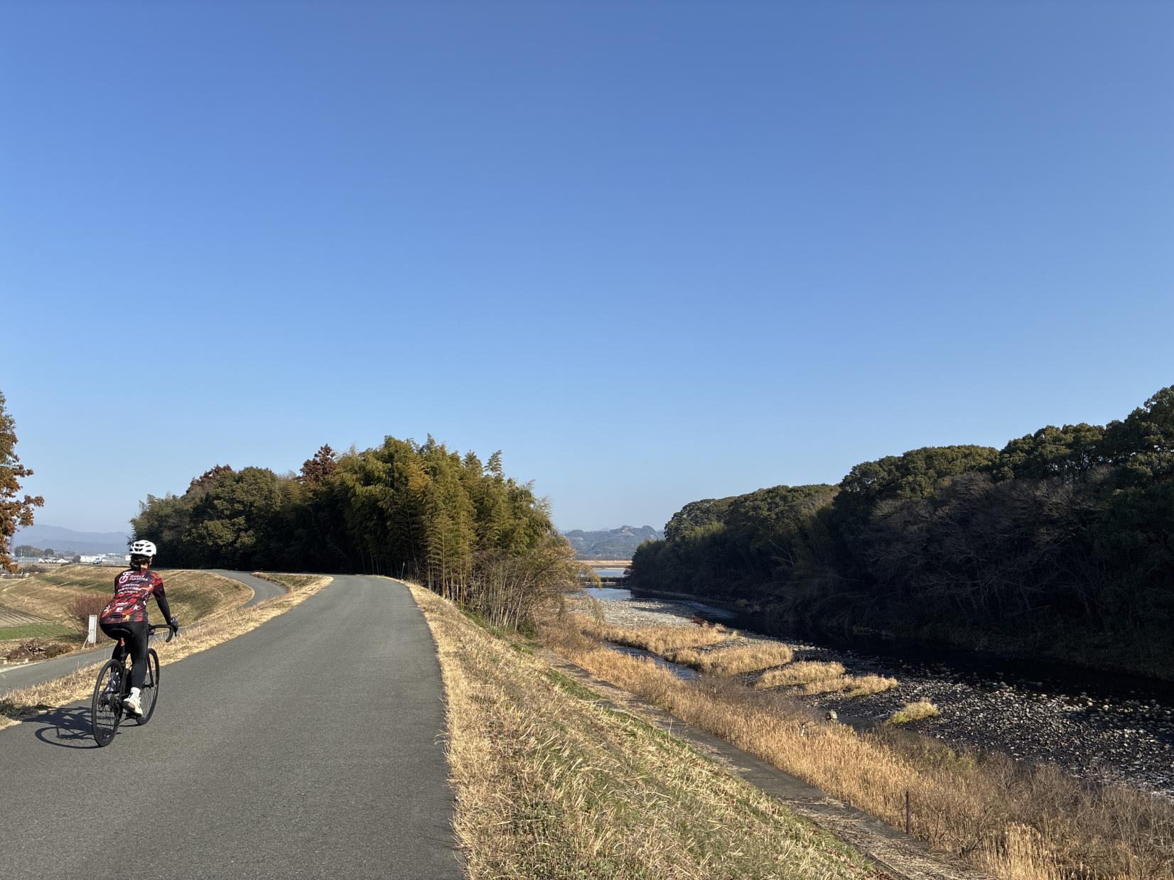 ②川沿いの快走路！春には桜のトンネルが続く矢部川堤防-0