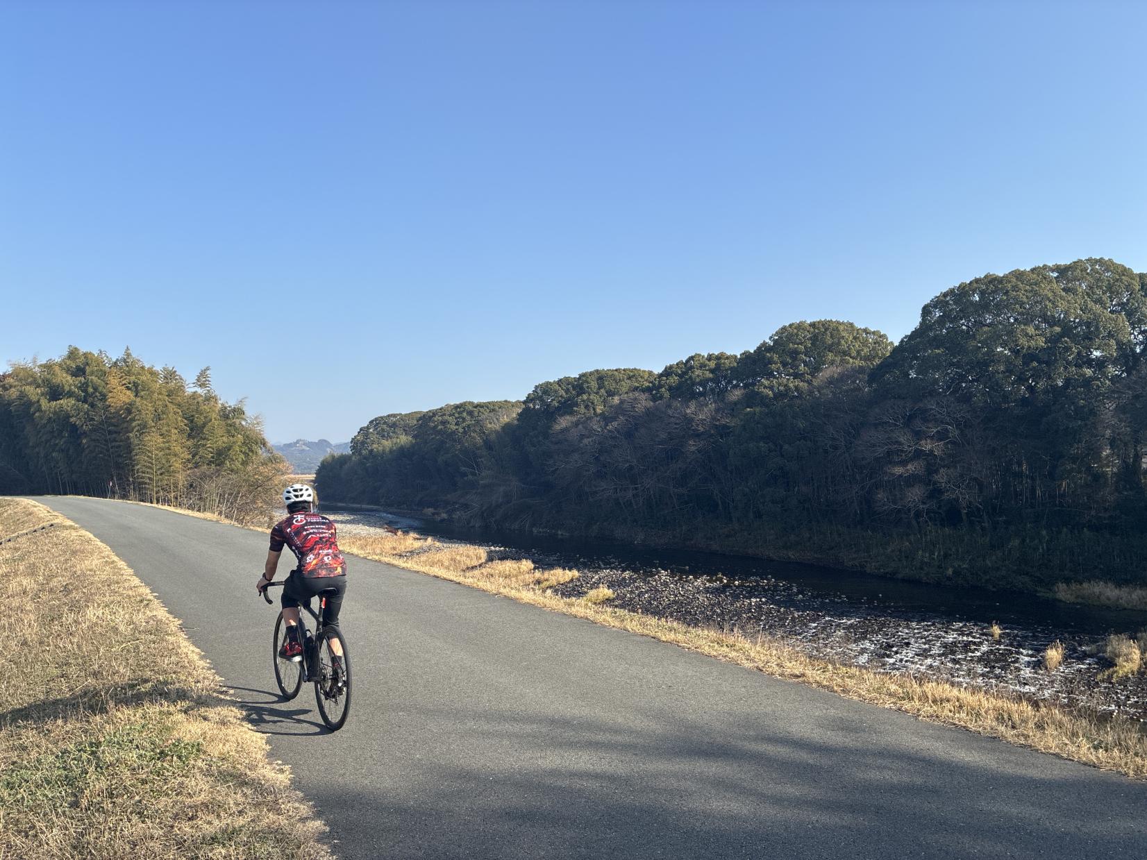 ②川沿いの快走路！春には桜のトンネルが続く矢部川堤防-1