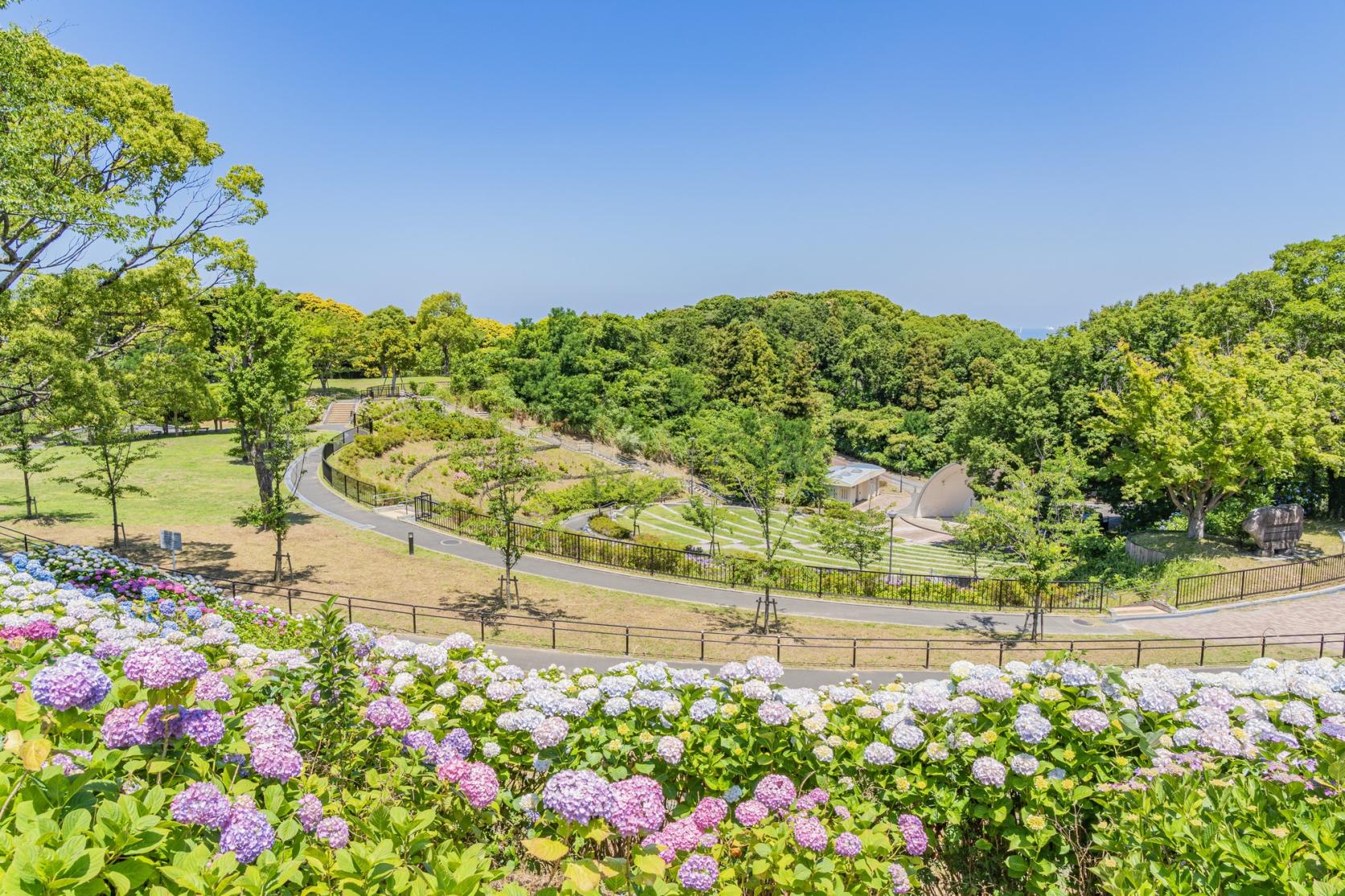 ②少し足を伸ばして。北九州の工場地帯を一望できる高塔山展望台-1