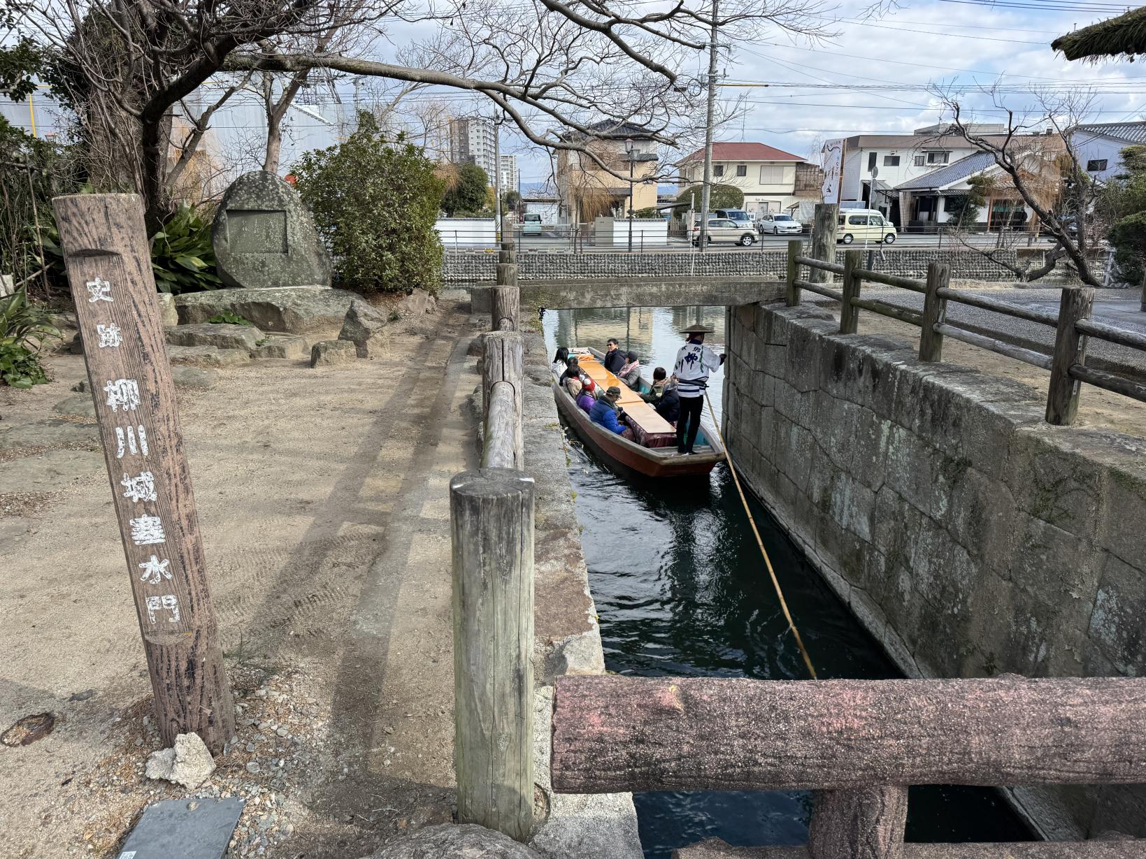お堀の風景を眺めながら-7