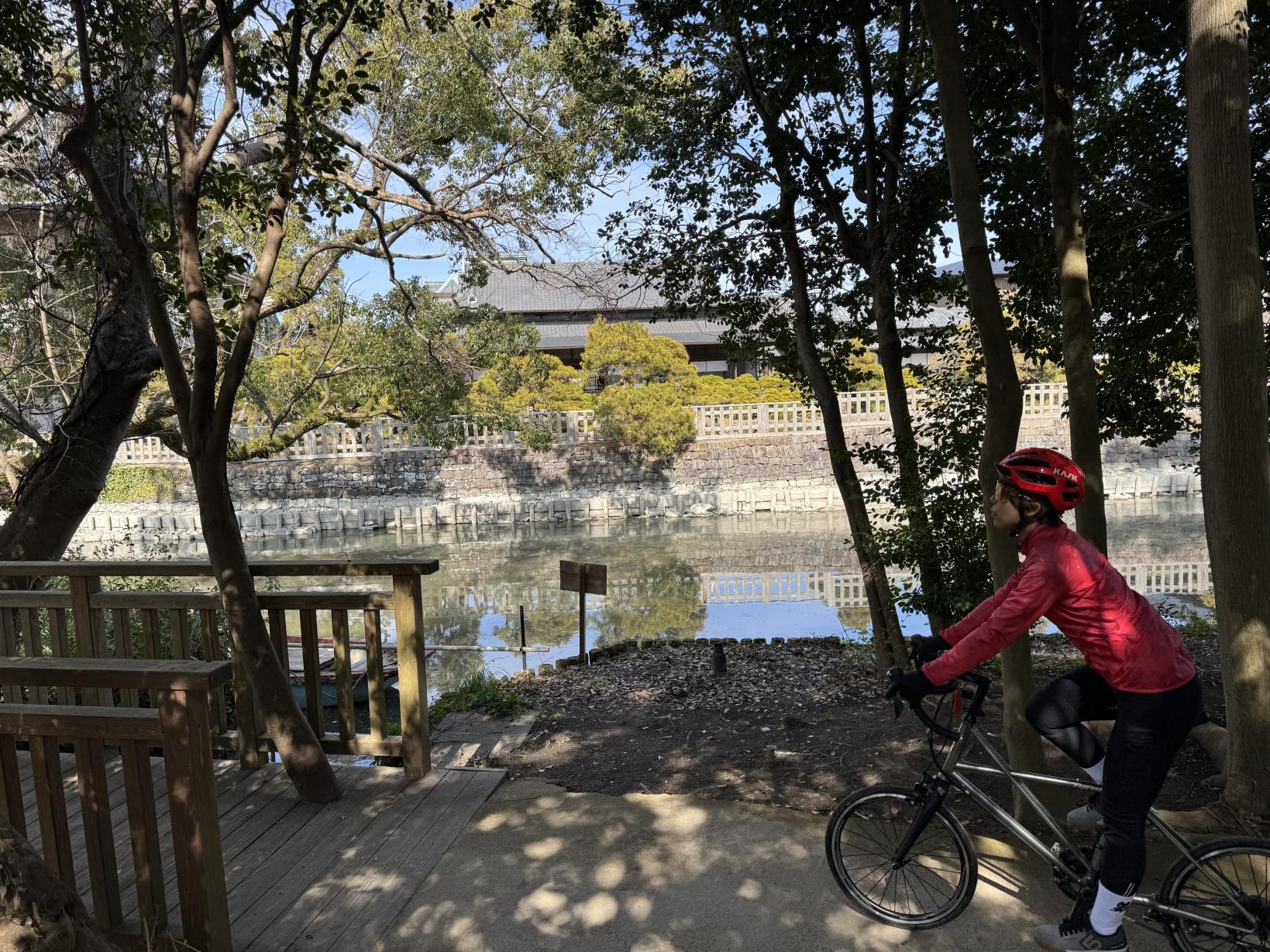 川下りの船と並走も-1