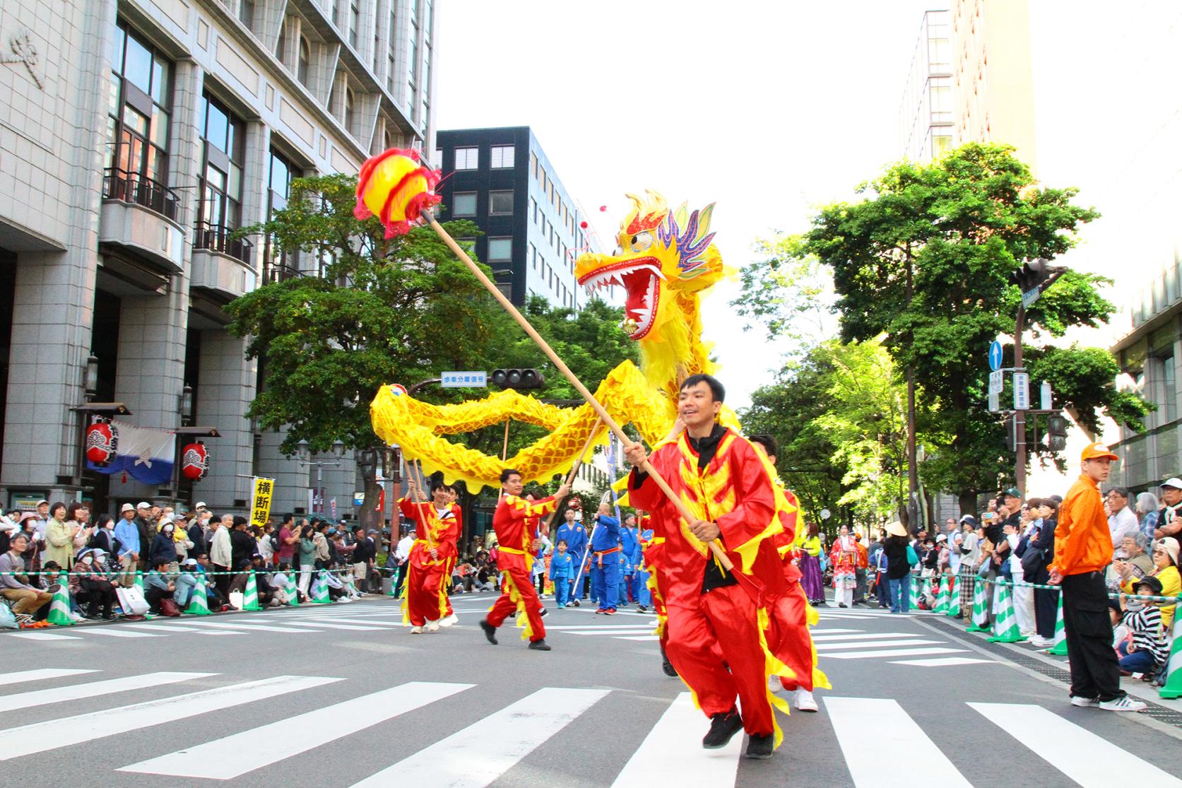 見どころ②パレード（どんたく広場）-2