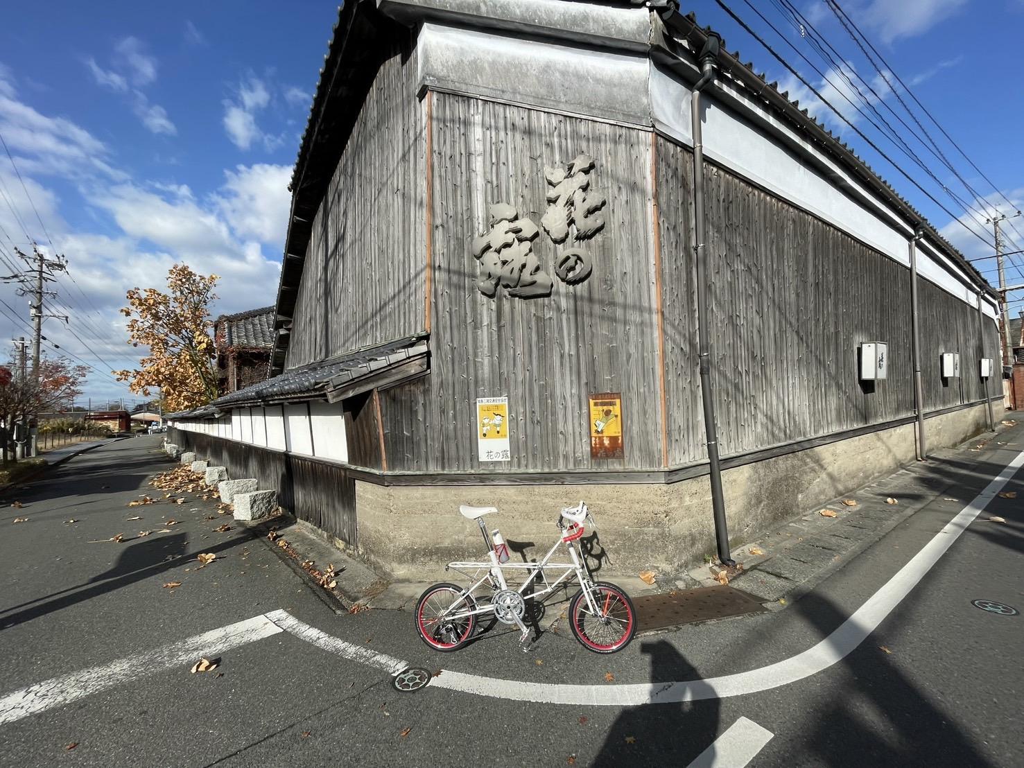 白壁の城下町と鬼瓦-0