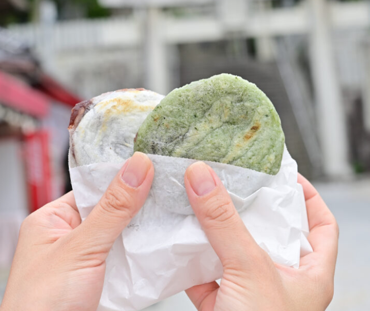 参拝後のお楽しみ！参道名物「松ヶ枝餅」を食べ比べ-0