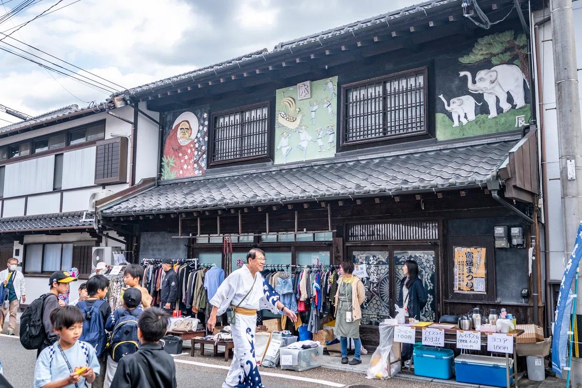 旧街道いっぱいに広がる総踊り-0