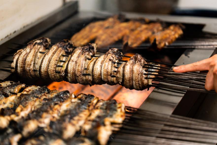 蒲焼きの極意「鰻に火を食わせる」-0