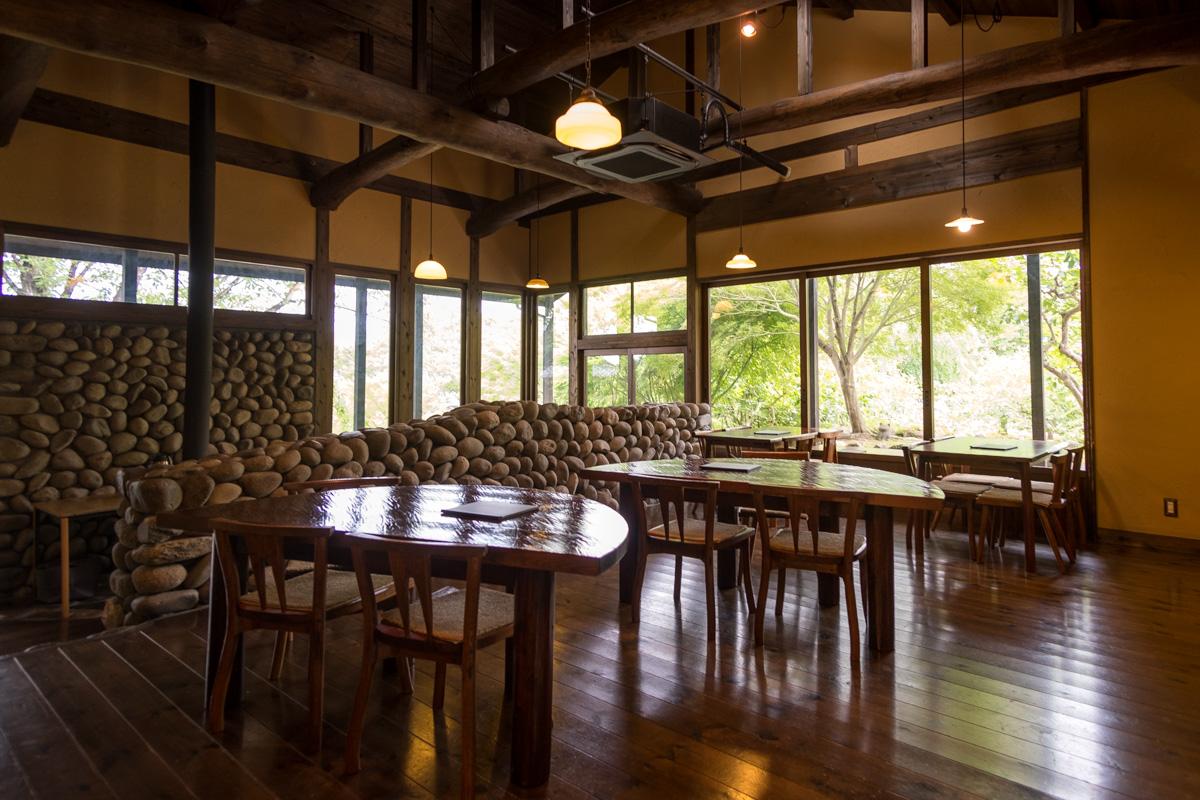 緑の森に囲まれたカフェ：cafe たねの隣り-1