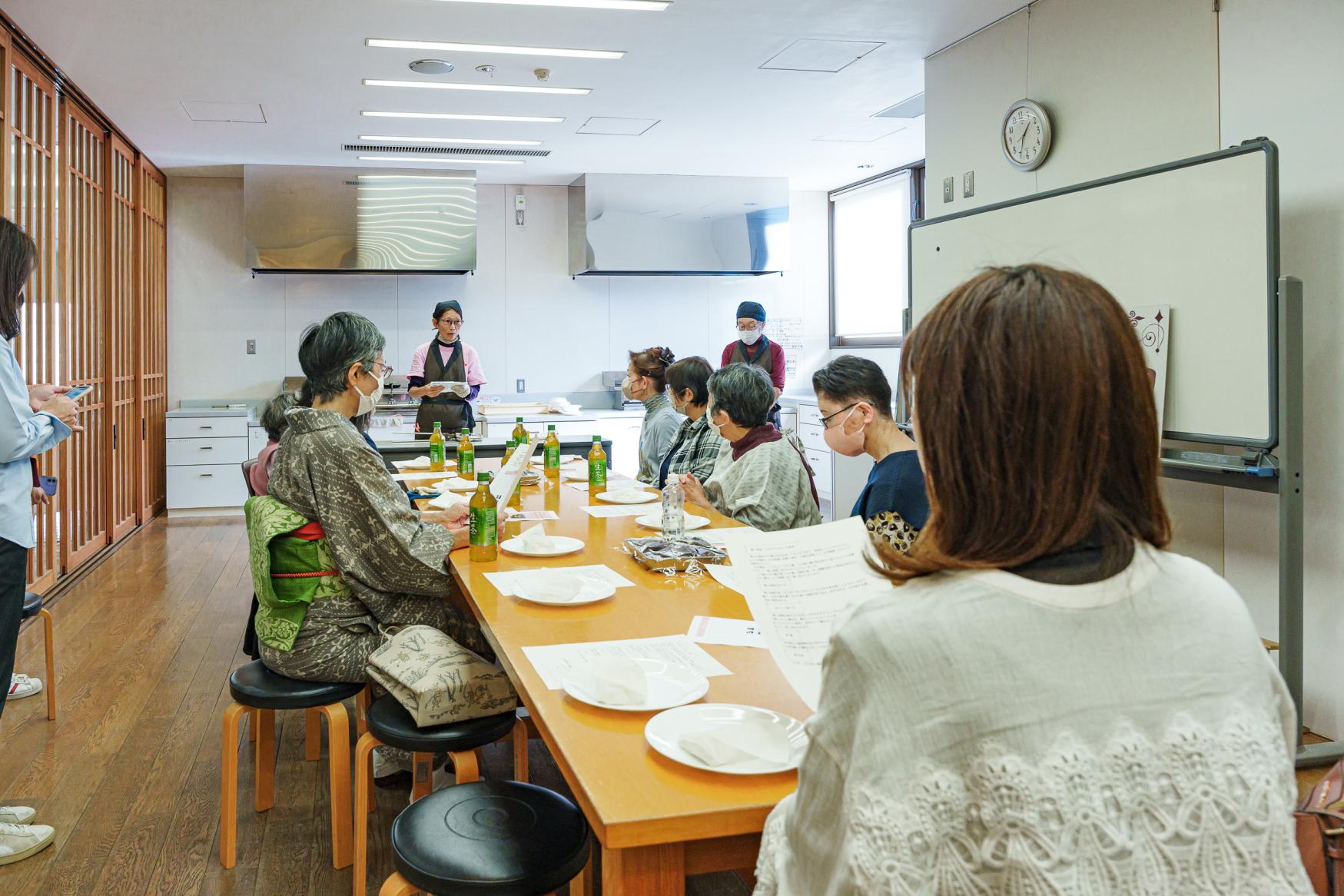 전통 구이판을 사용해 만들기 체험! [우메가에모치 굽기 체험]-1