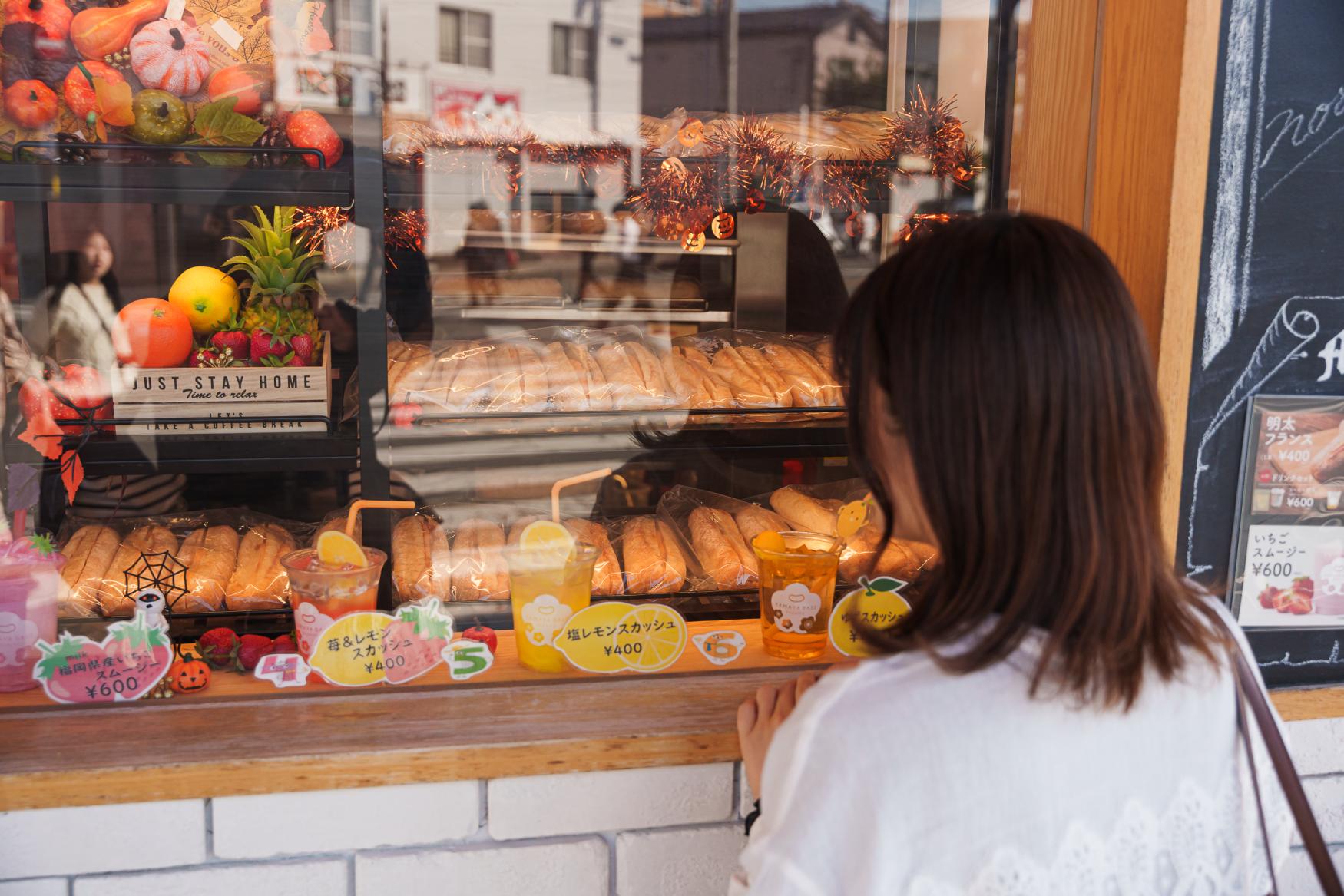 スイーツのあとは焼きたての明太フランスを！【YAMAYA BASE DAZAIFU】-1