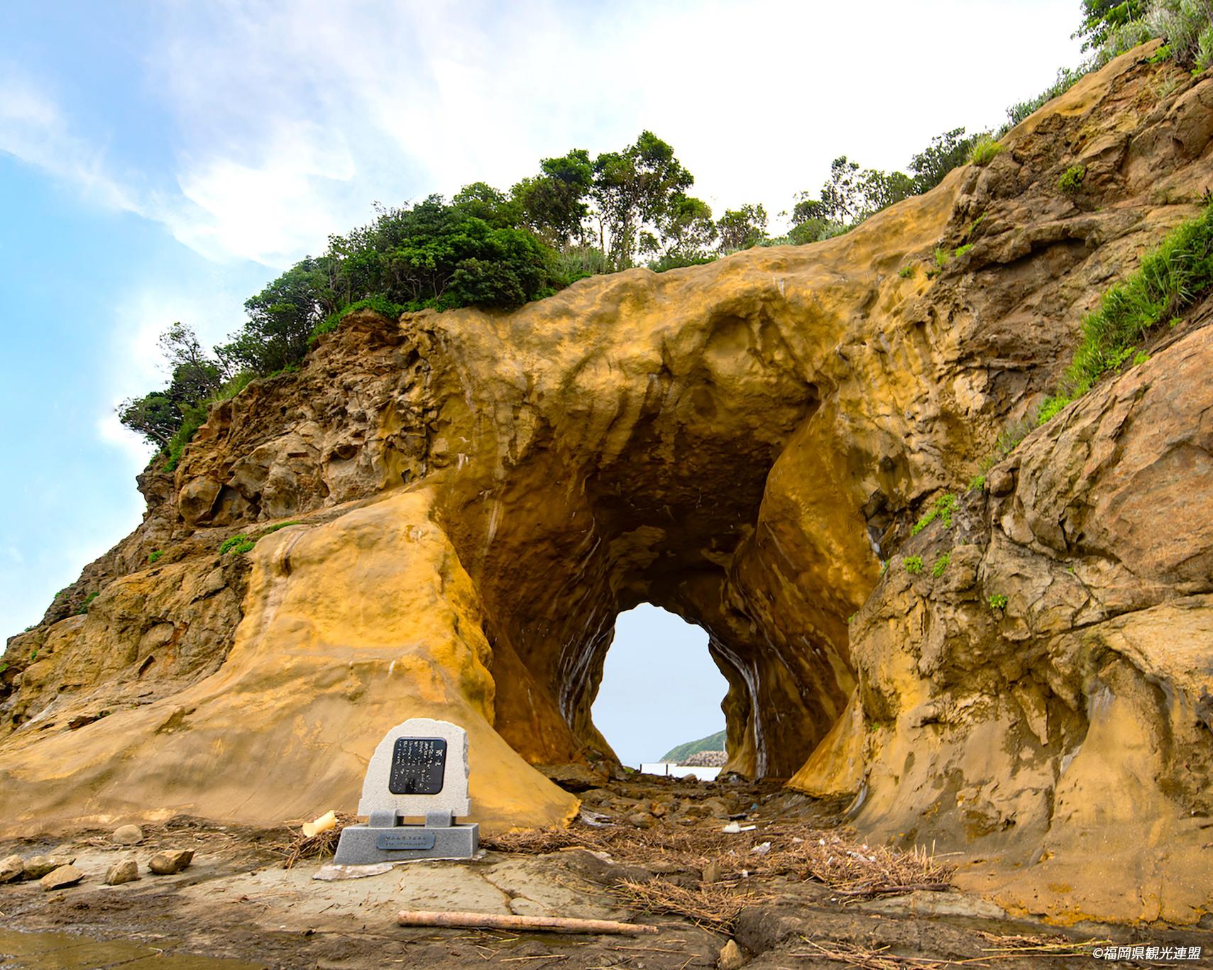 海辺に広がる巨大な洞穴！芦屋町の洞山-0