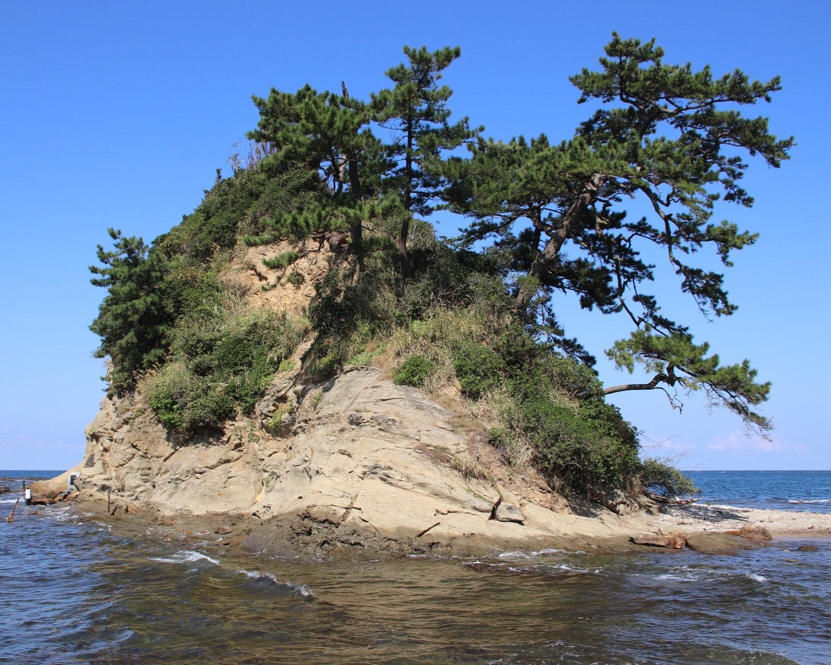 海辺に広がる巨大な洞穴！芦屋町の洞山-1