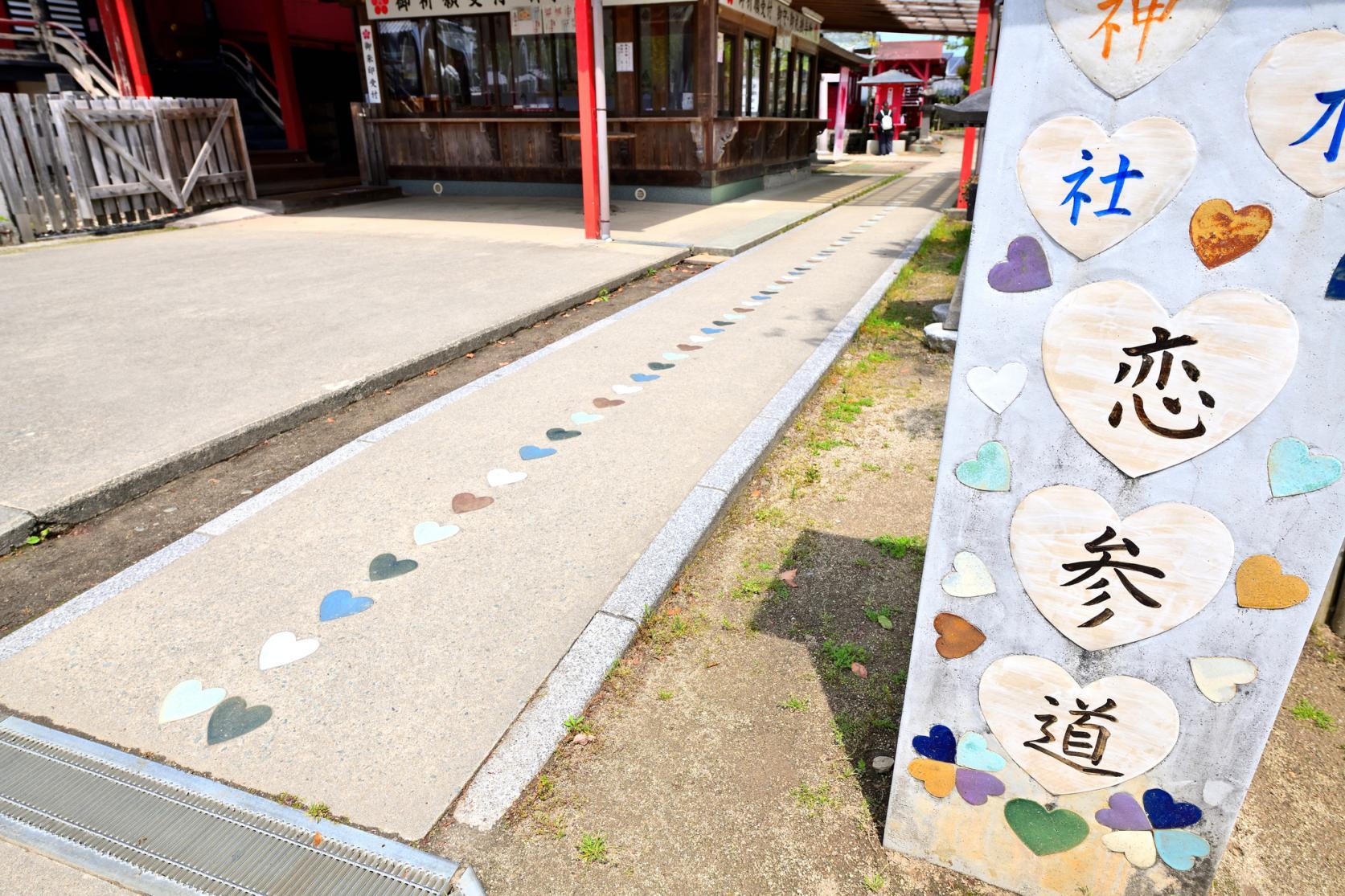 充滿動人心形設計【戀木神社】-2