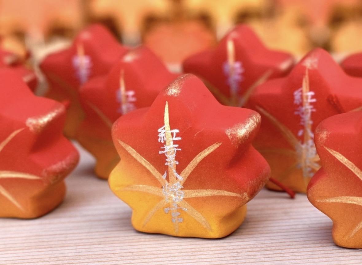 [Momiji Hachimangu] Cute round maple shaped Ema plaques and Omikuji fortunes-3