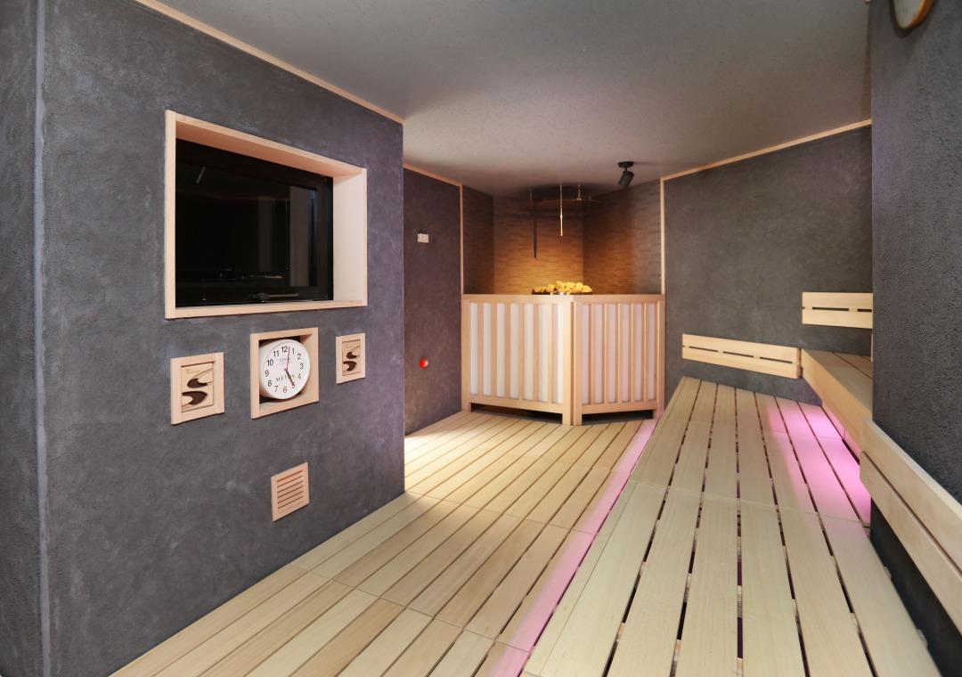 Spend an unrivaled moment conditioning yourself at the hot spring and sauna!-2