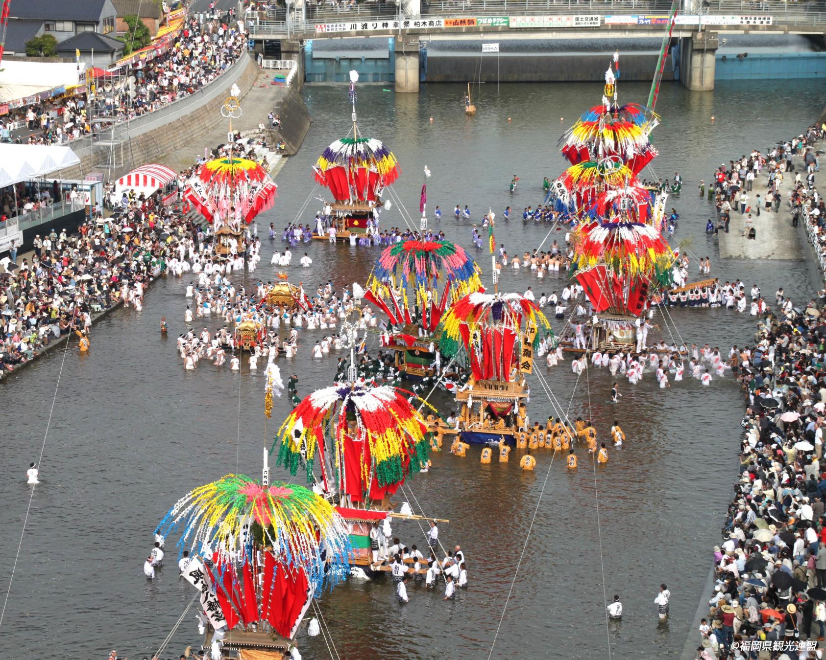 鮮やかな神輿が美しい！風治八幡宮 川渡り神幸祭-1