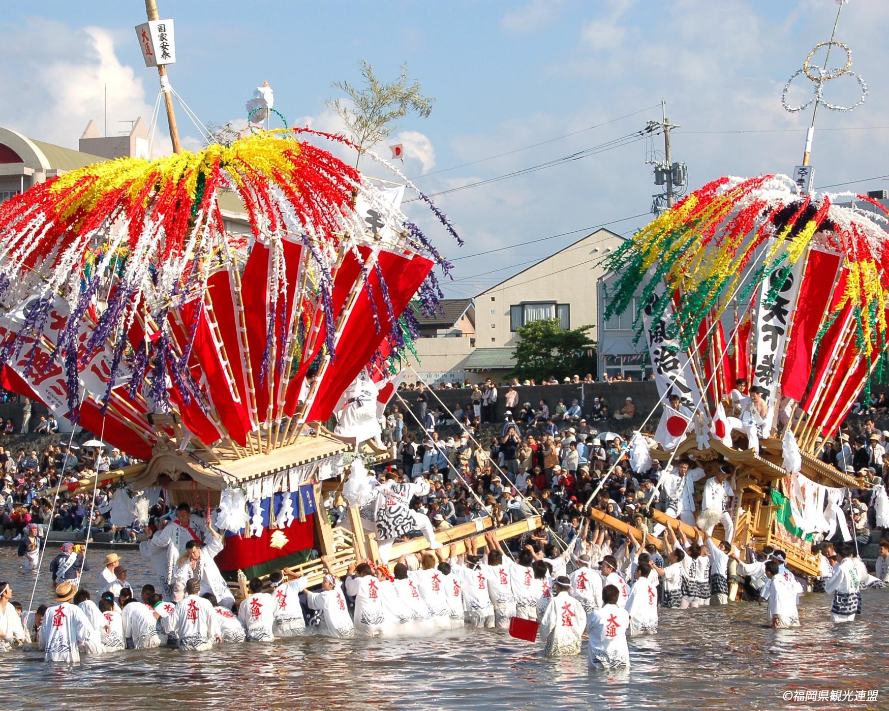 鮮やかな神輿が美しい！風治八幡宮 川渡り神幸祭-0