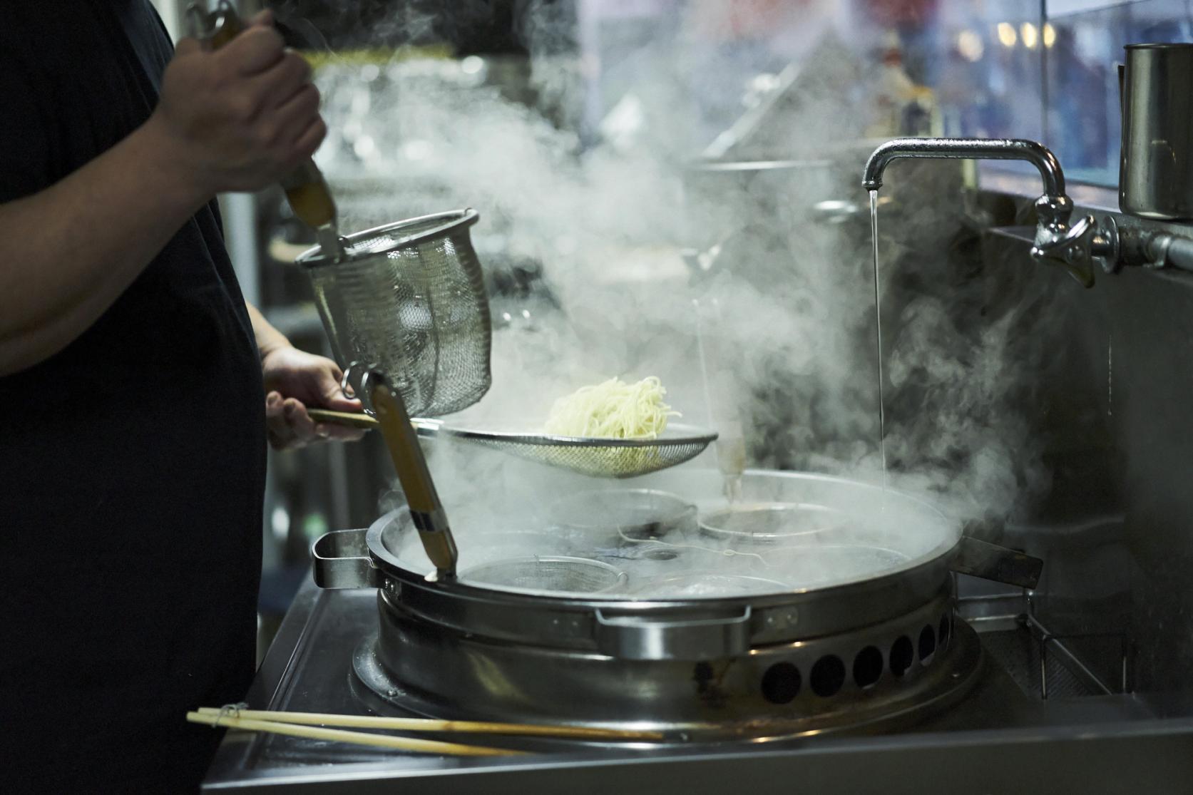 How to eat tonkotsu ramen, from ordering to getting seconds-0