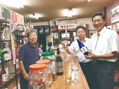 The Suematsu Saketen carries on the historic bustle of the Nagasaki-Kaido street-2