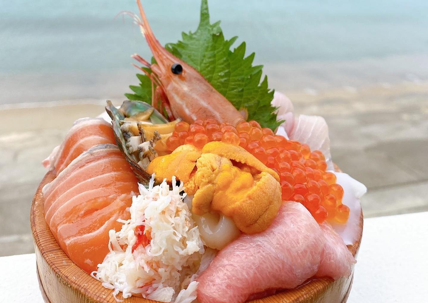Enjoy seafood rice bowls at the Itoshima Shokudo that are very delicious and worth taking a photo-0