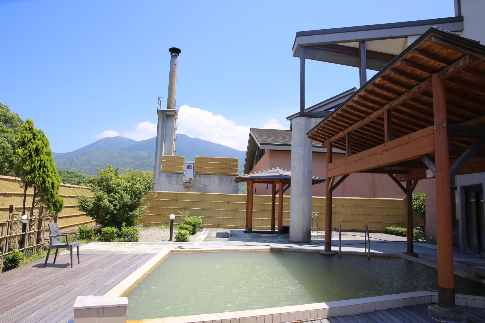 The constantly flowing water at Hojo Hot Spring Fujiyu no Sato is great for your skin!-3