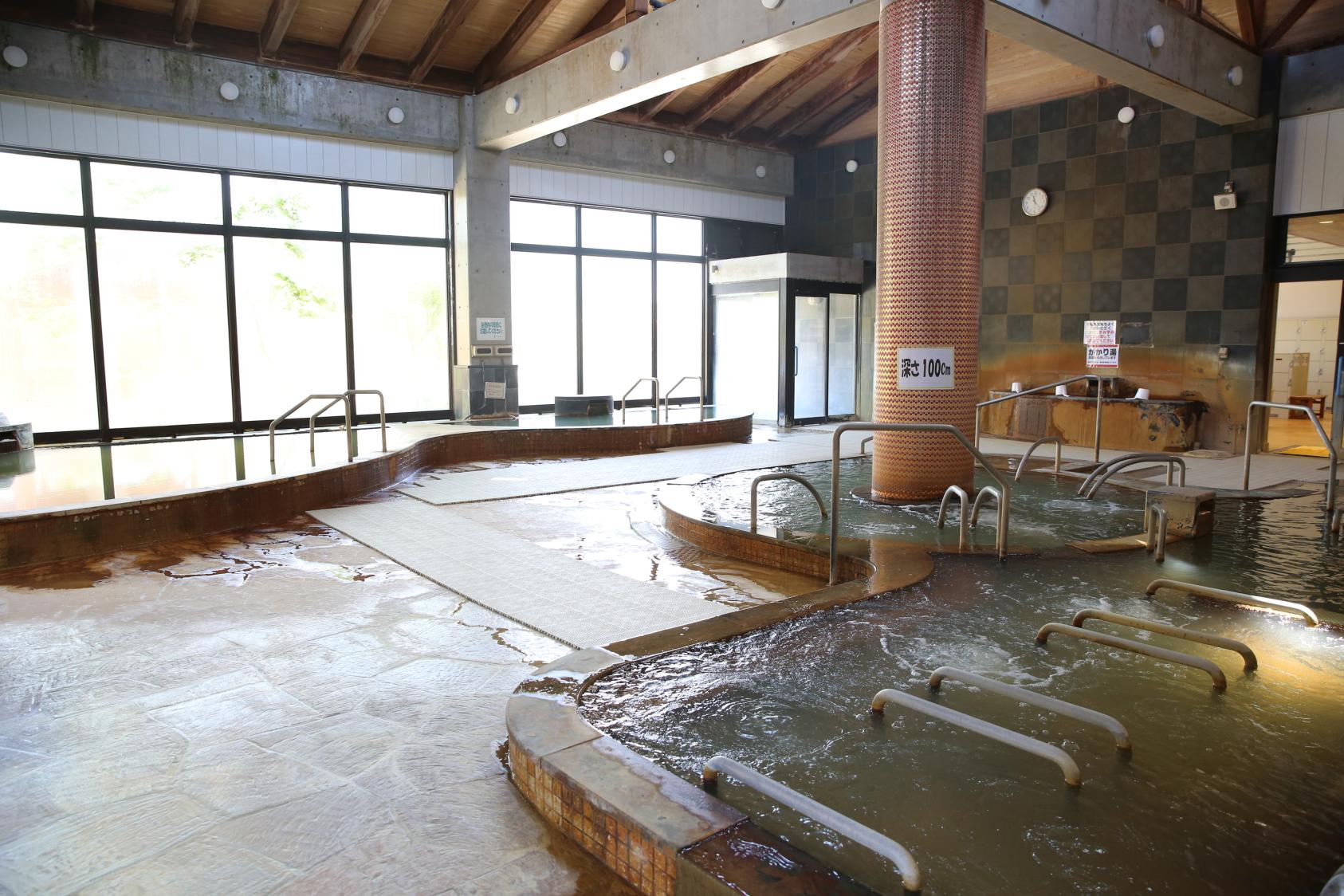The constantly flowing water at Hojo Hot Spring Fujiyu no Sato is great for your skin!-2