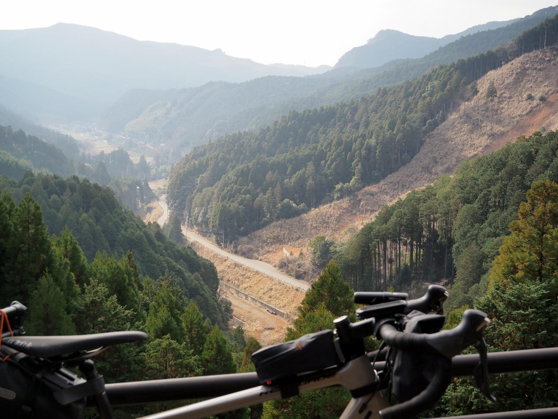 心が折れそうな山岳道路-0