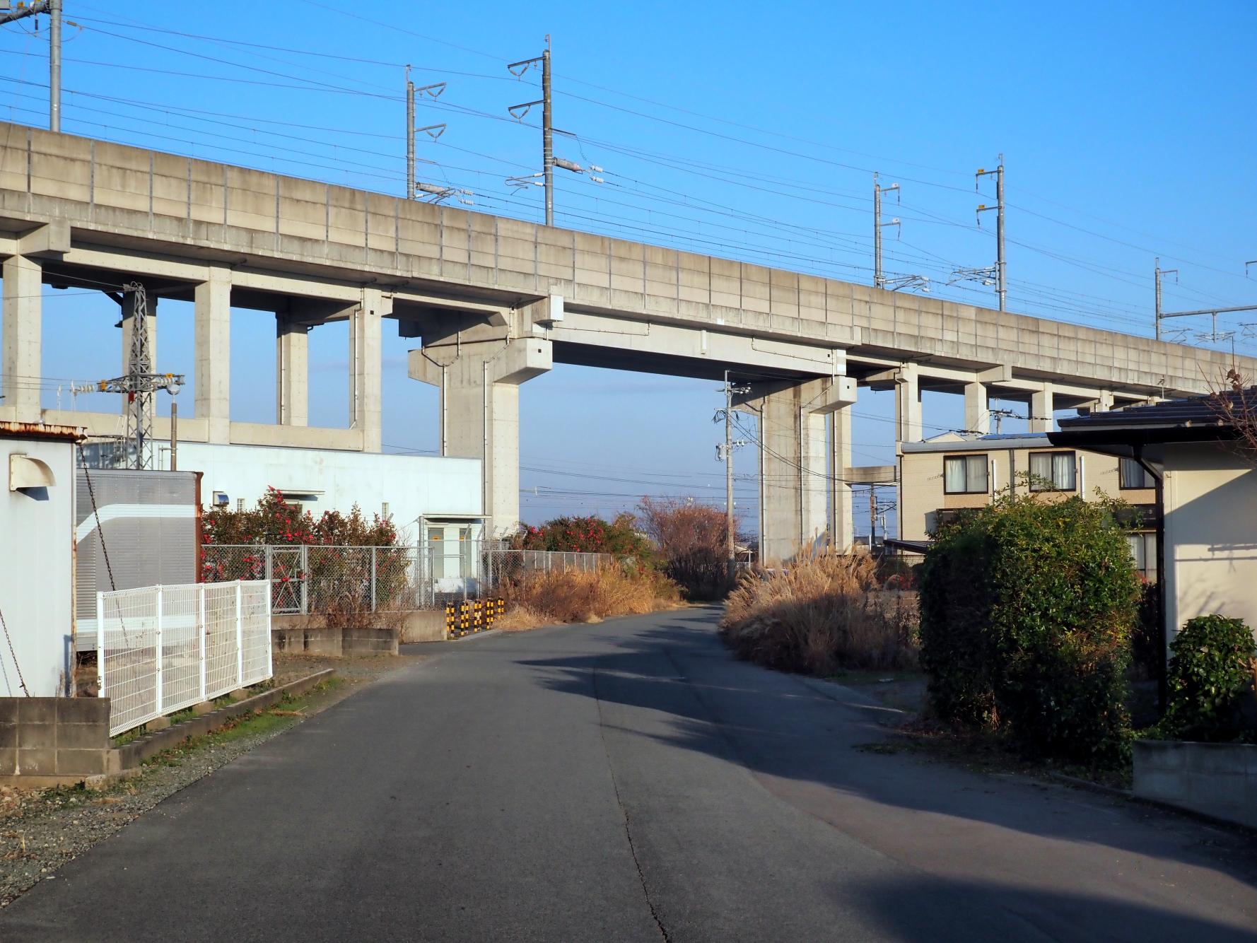 「バルビゾンの道」は国鉄矢部線の跡-0