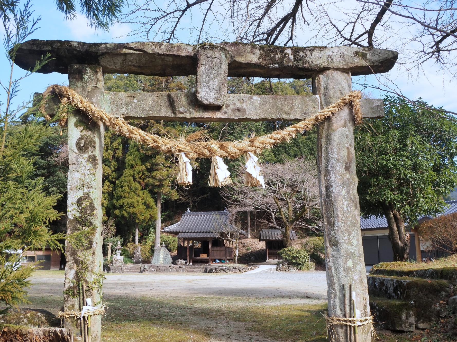 ダムへ続く歴史街道-2