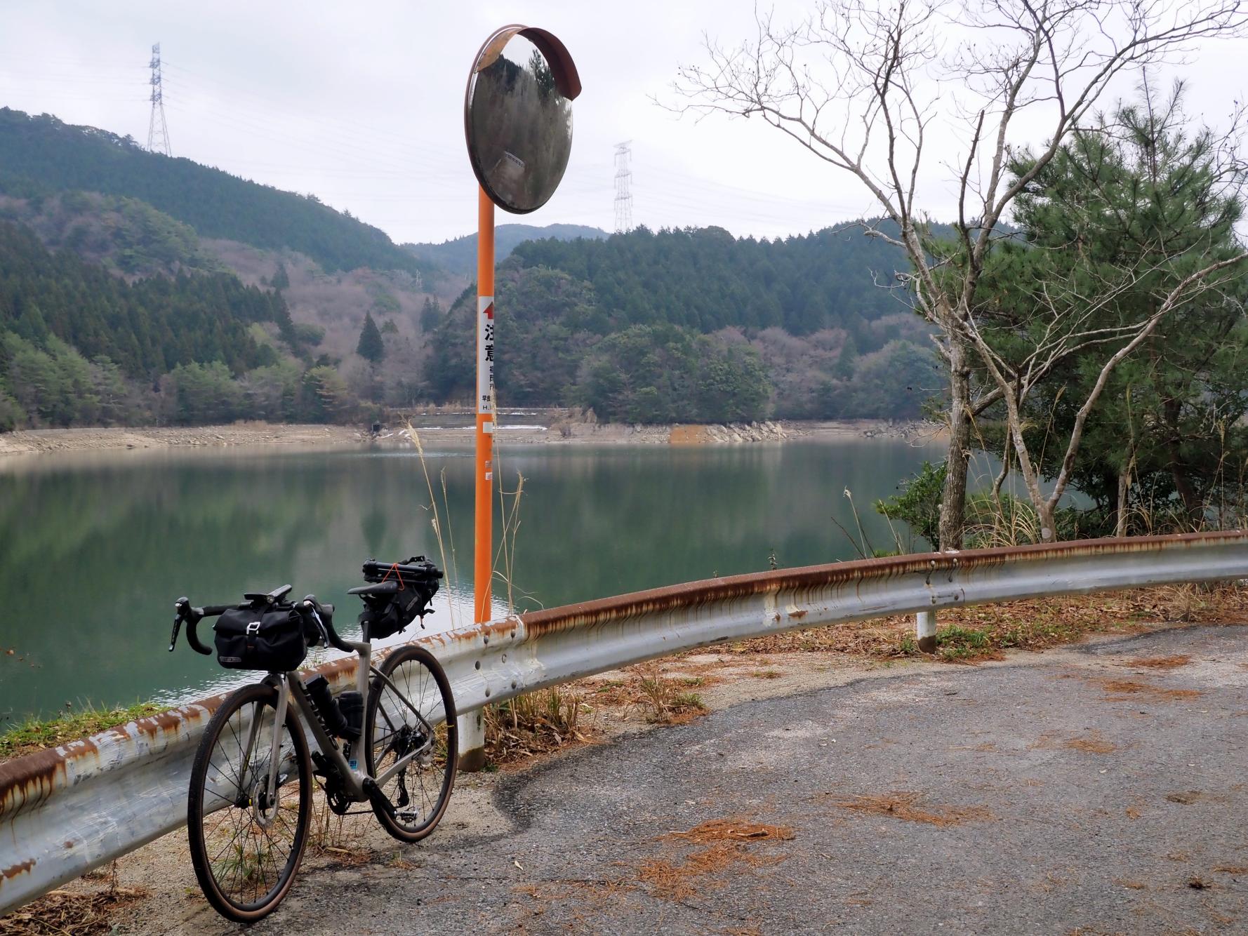 県境を進んで脊振ダムへ-0