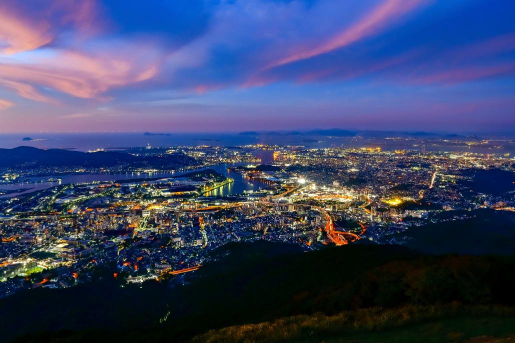 福岡の心もきらめく絶景夜景！「皿倉山」の楽しみ方 | 旅の特集 | 【公式】福岡県の観光/旅行情報サイト …