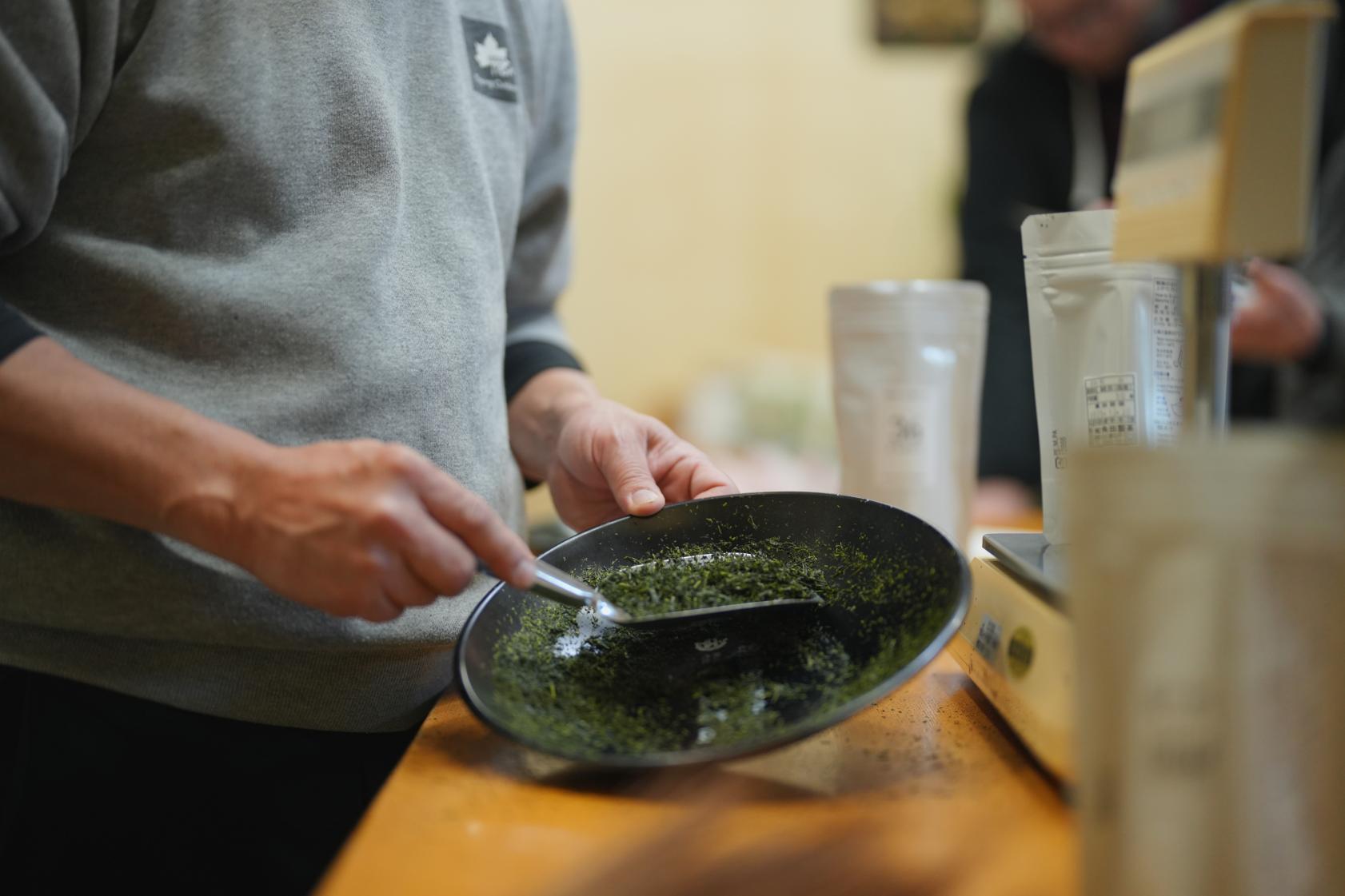 【八女茶にふれる体験プラン②】
シングルオリジンティーの飲み比べ＆オリジナルブレンド緑茶作り体験-6