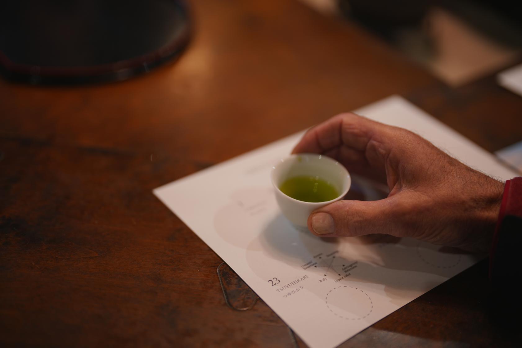 【八女茶にふれる体験プラン②】
シングルオリジンティーの飲み比べ＆オリジナルブレンド緑茶作り体験-2