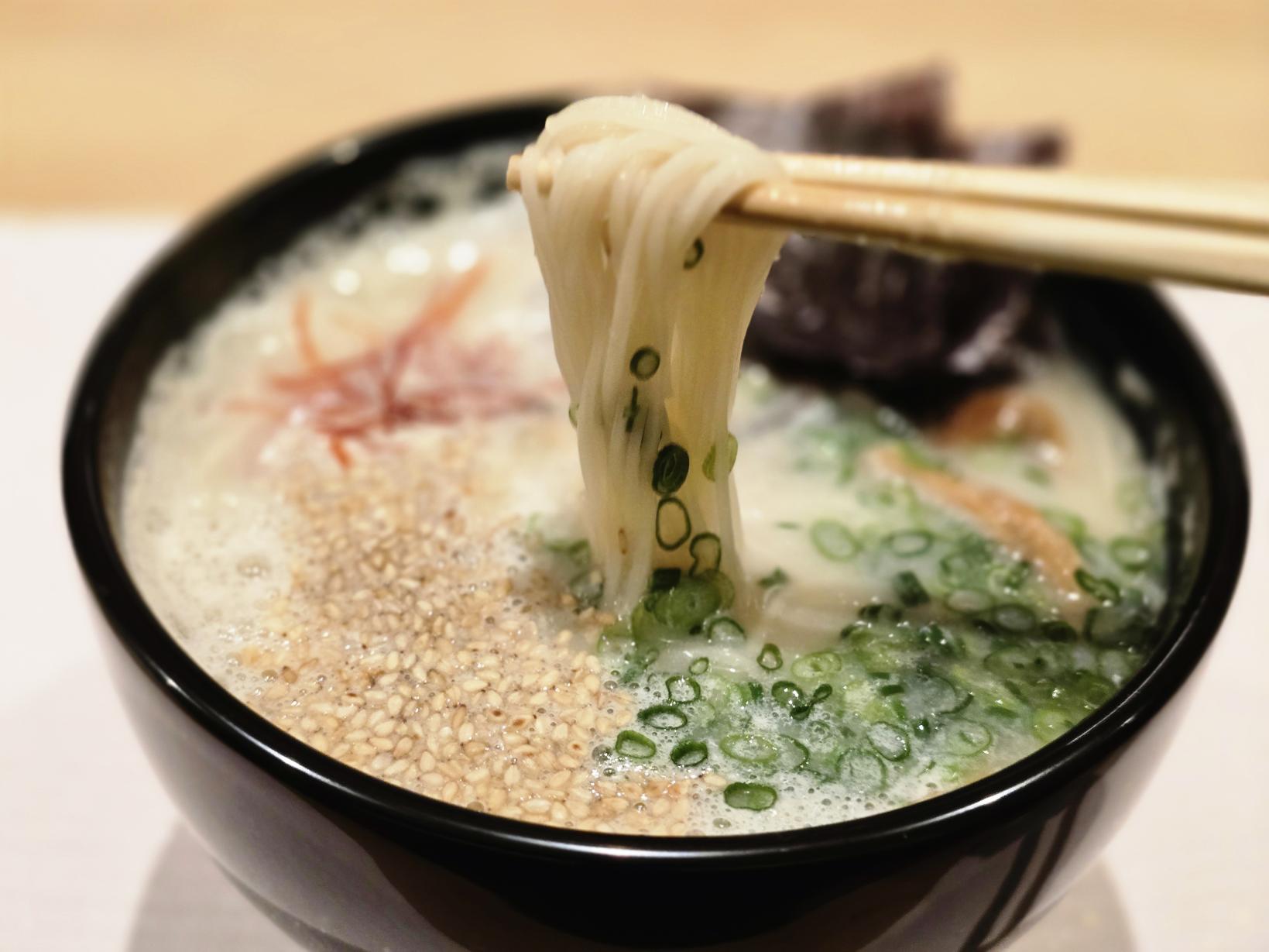 【Sushi shima】壽司店打造的豚骨風味拉麵-1