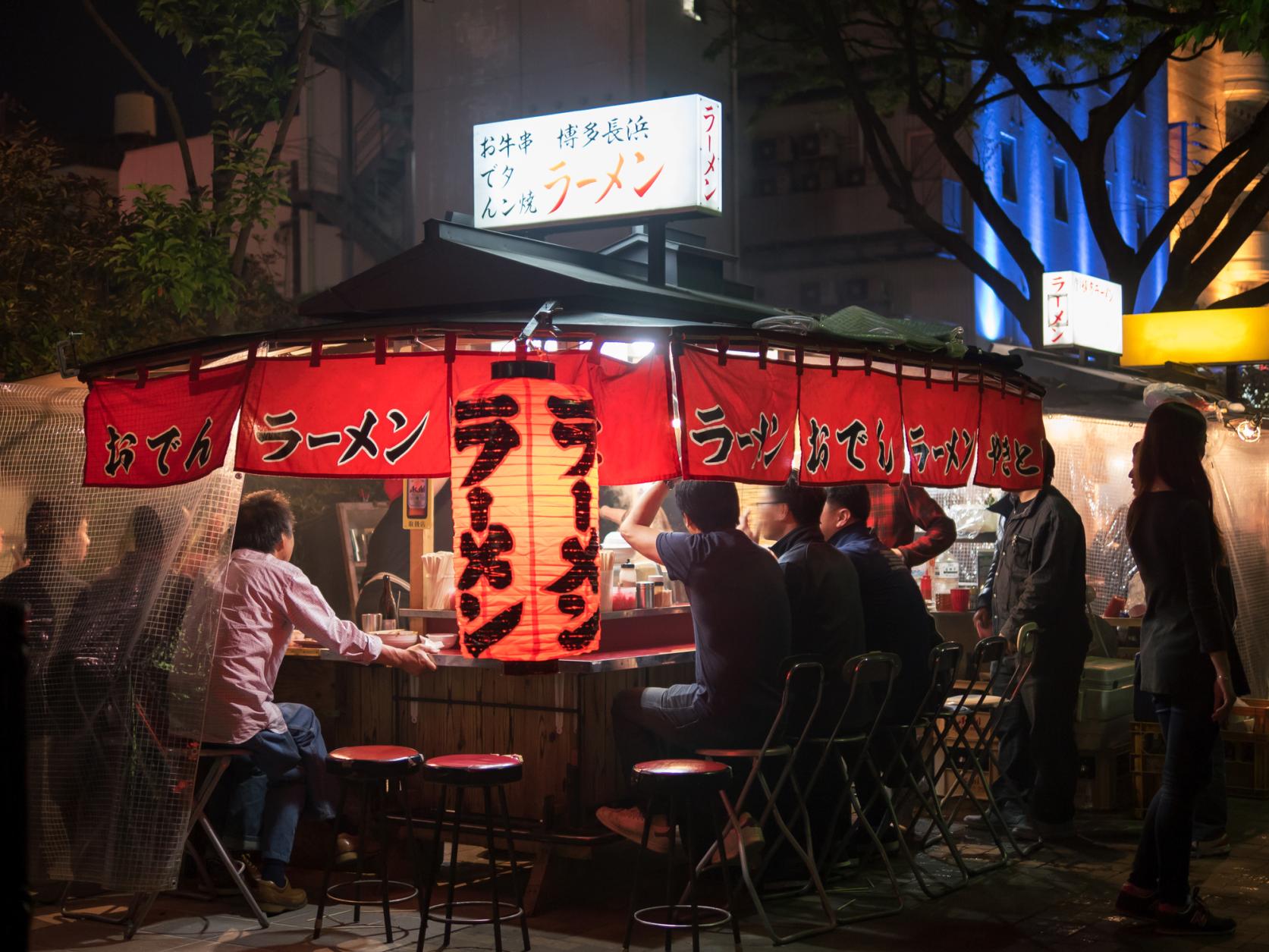 福岡の街には屋台がたくさん！-1