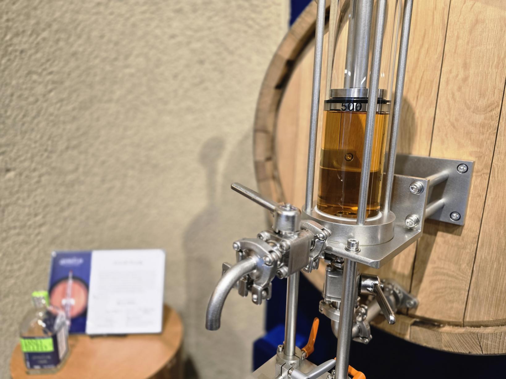 "Hand-filling experience" – bottling your own whisky, an experience not to be missed for whisky lovers!-2