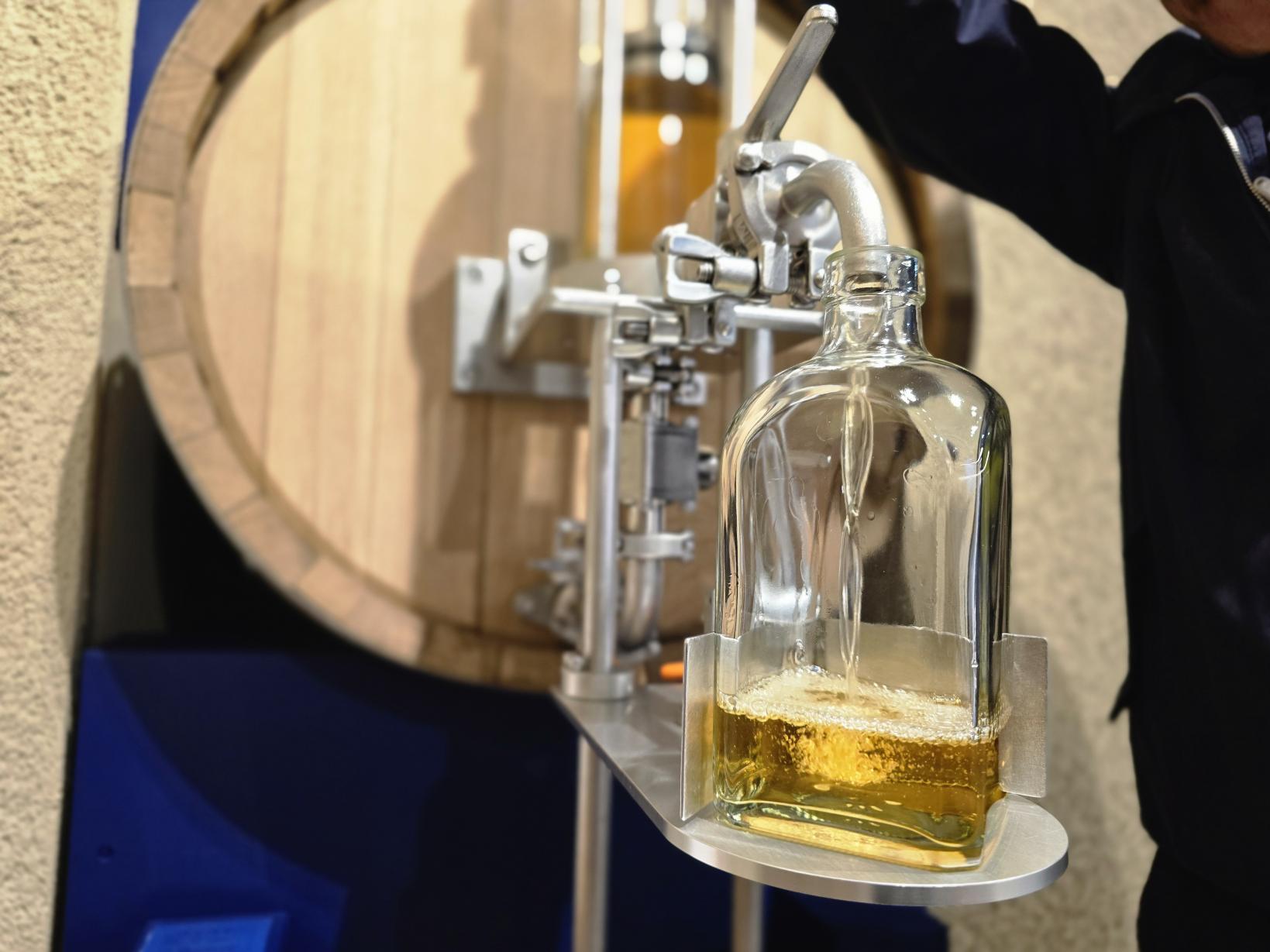 "Hand-filling experience" – bottling your own whisky, an experience not to be missed for whisky lovers!-4